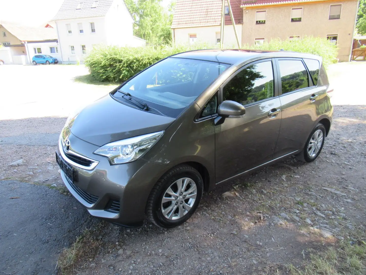 Toyota Verso-S Dual-VVT Cool 2.Hd/Navi/Pano/Klima/SHZ Brun - 1