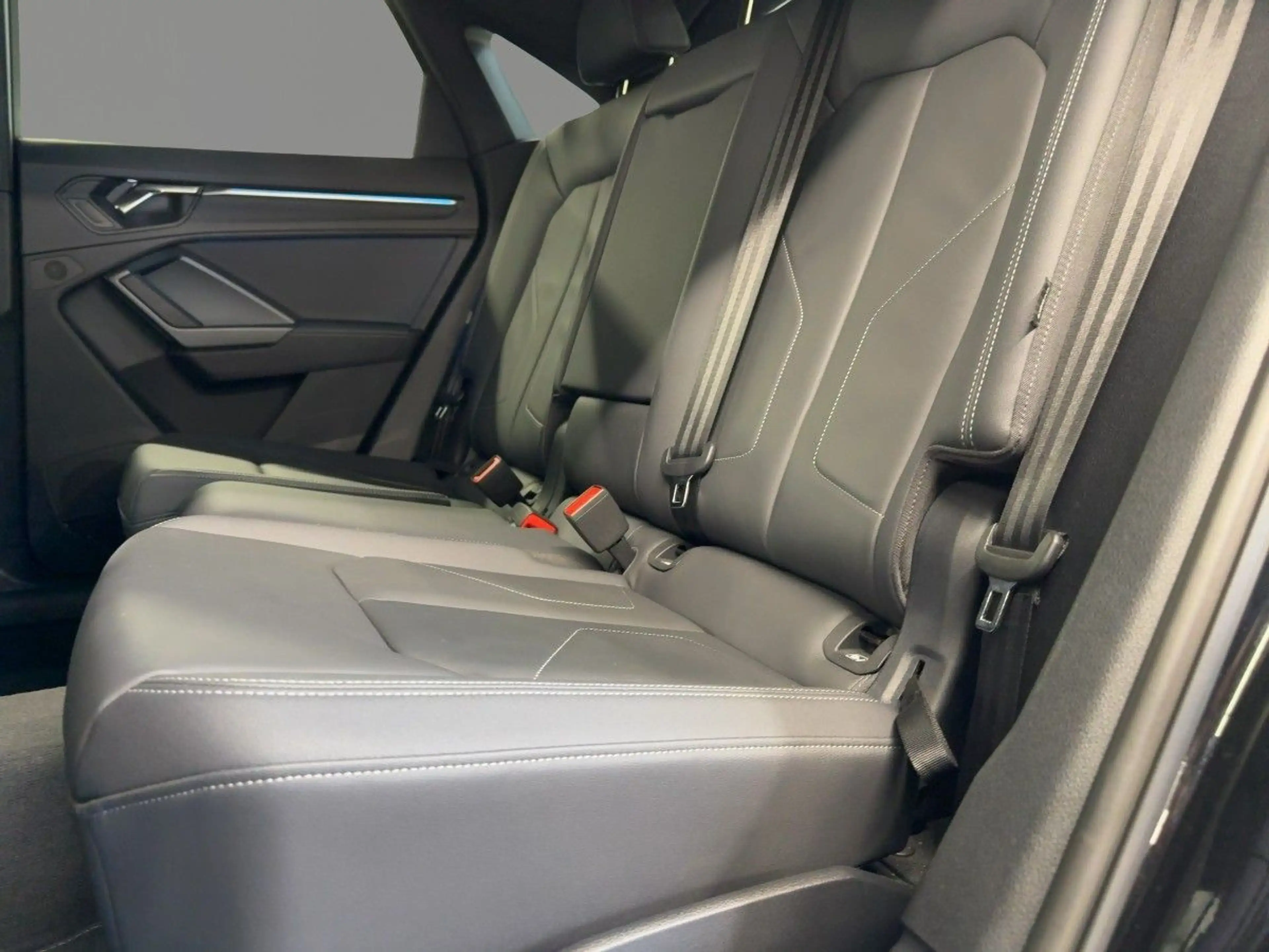 Audi Q3 45 TFSI e S Line S tronic — photo 9