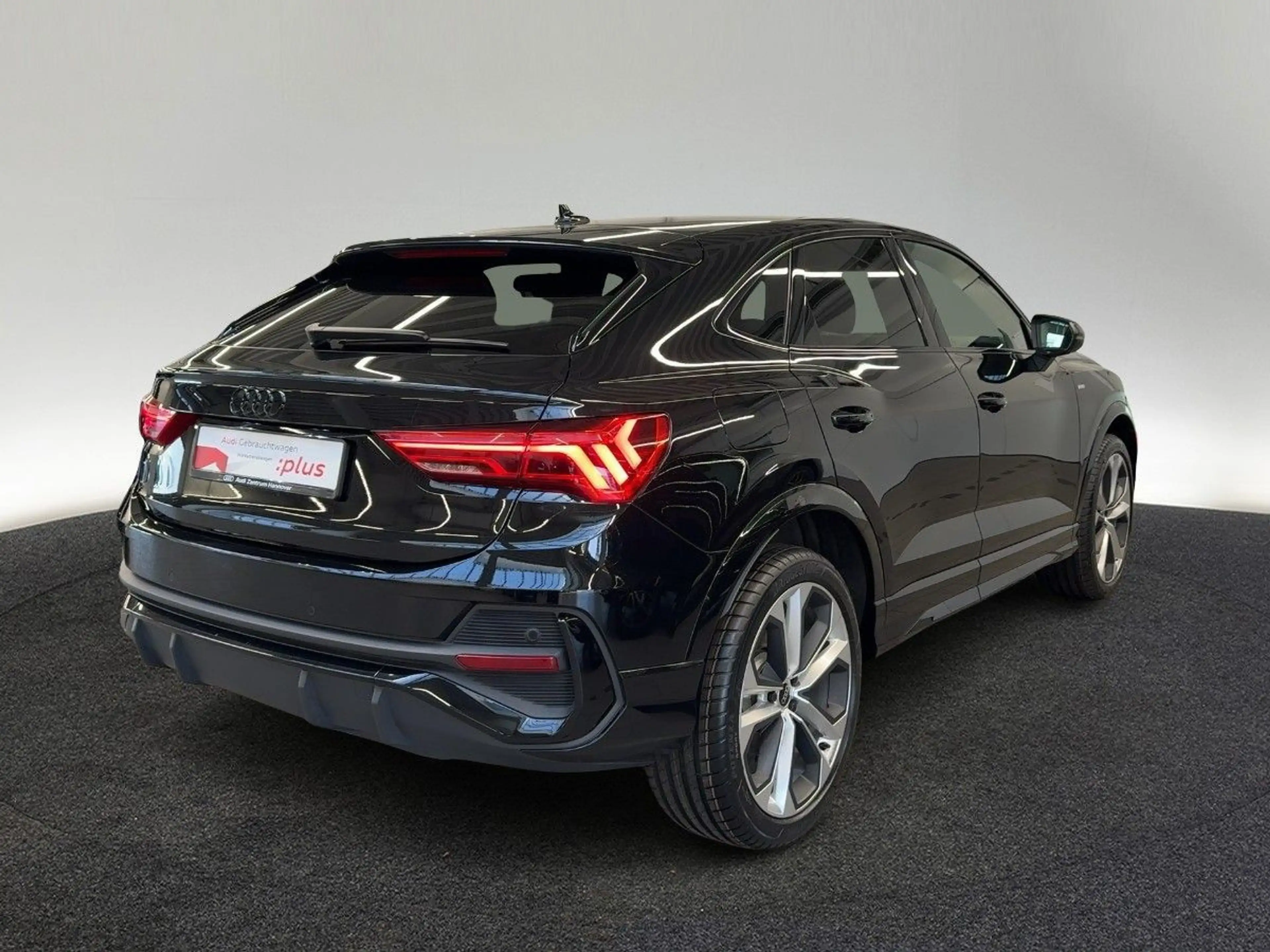 Audi Q3 45 TFSI e S Line S tronic — photo 5
