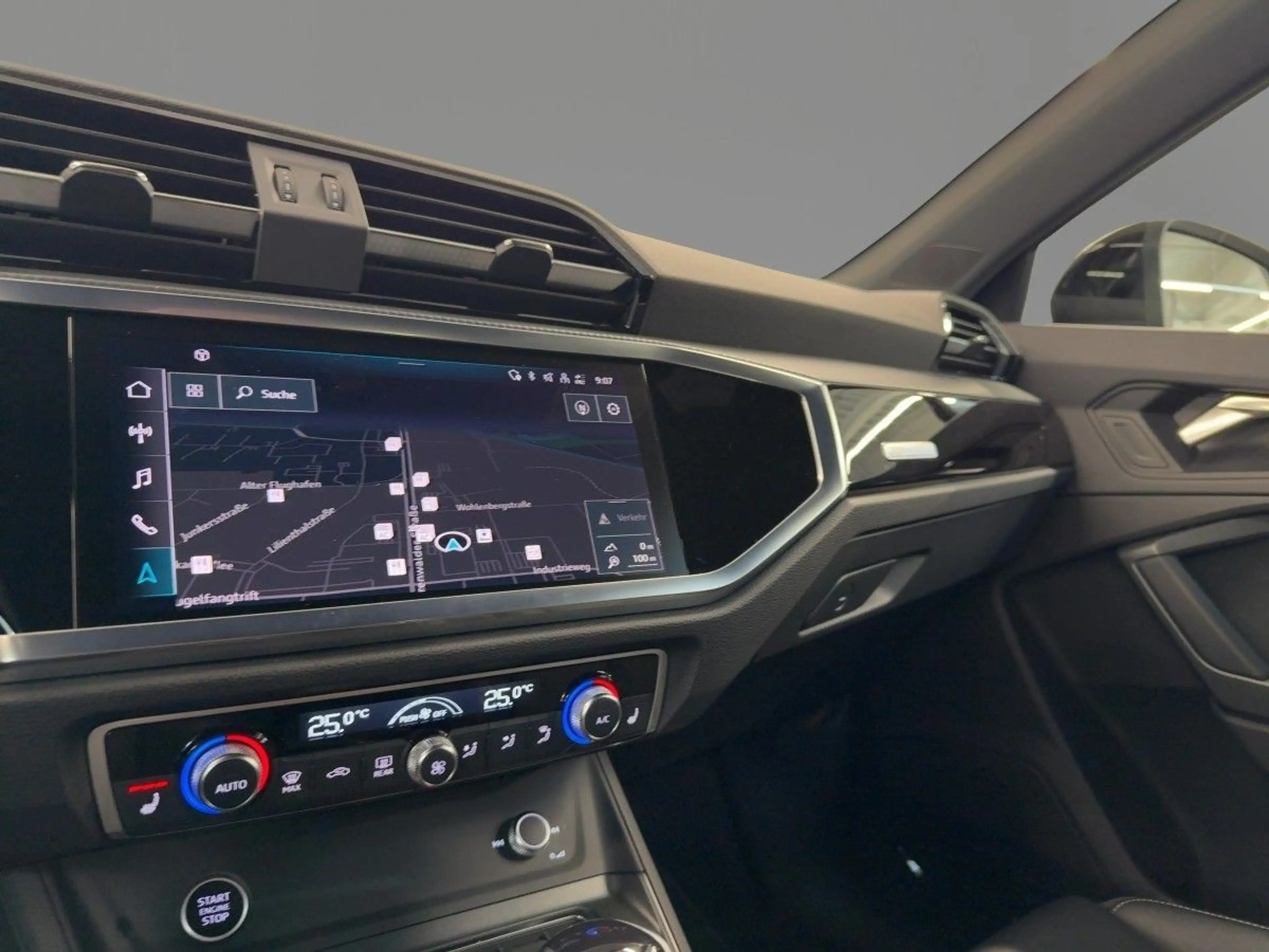 Audi Q3 45 TFSI e S Line S tronic — photo 12