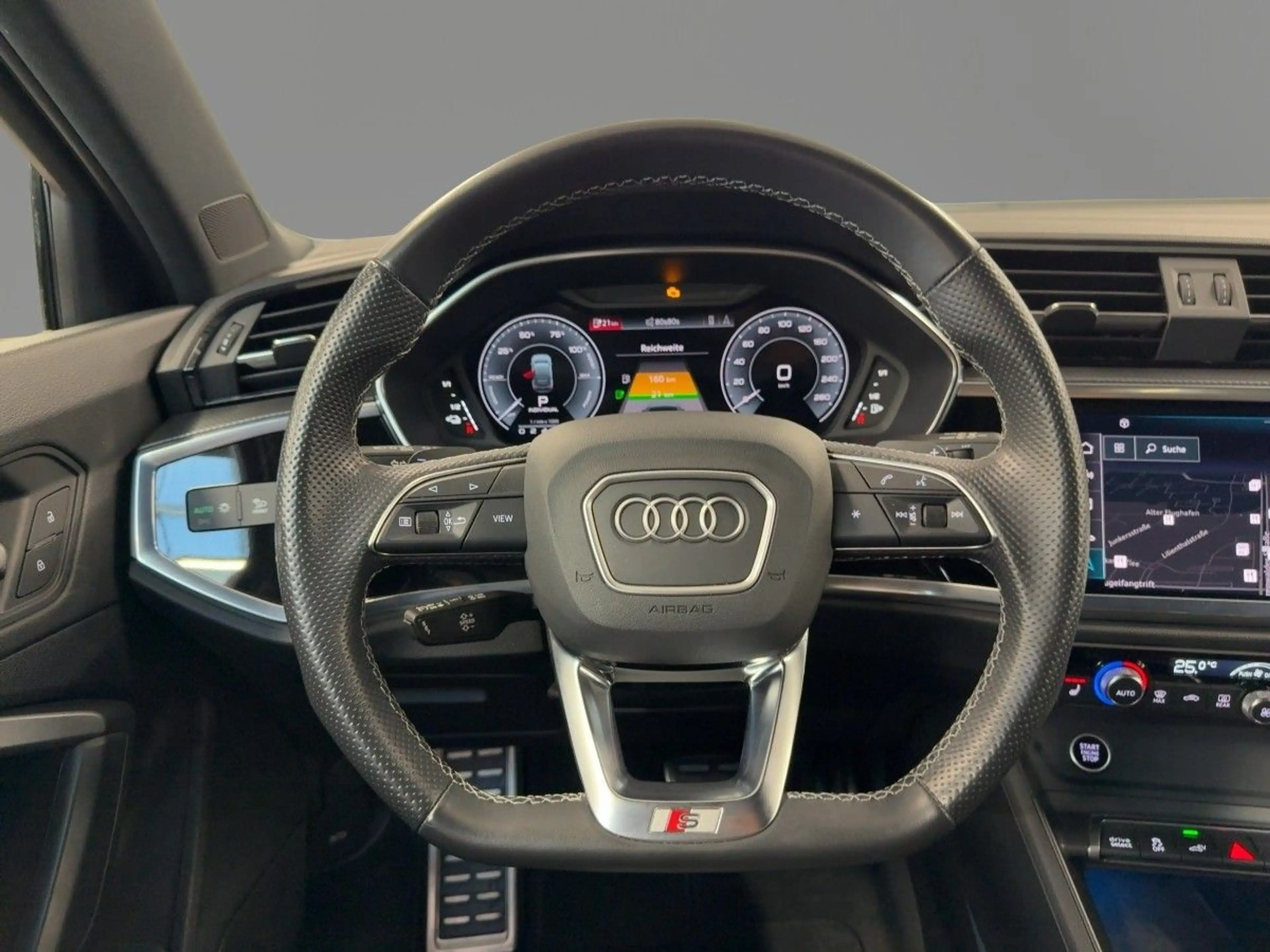 Audi Q3 45 TFSI e S Line S tronic — photo 11