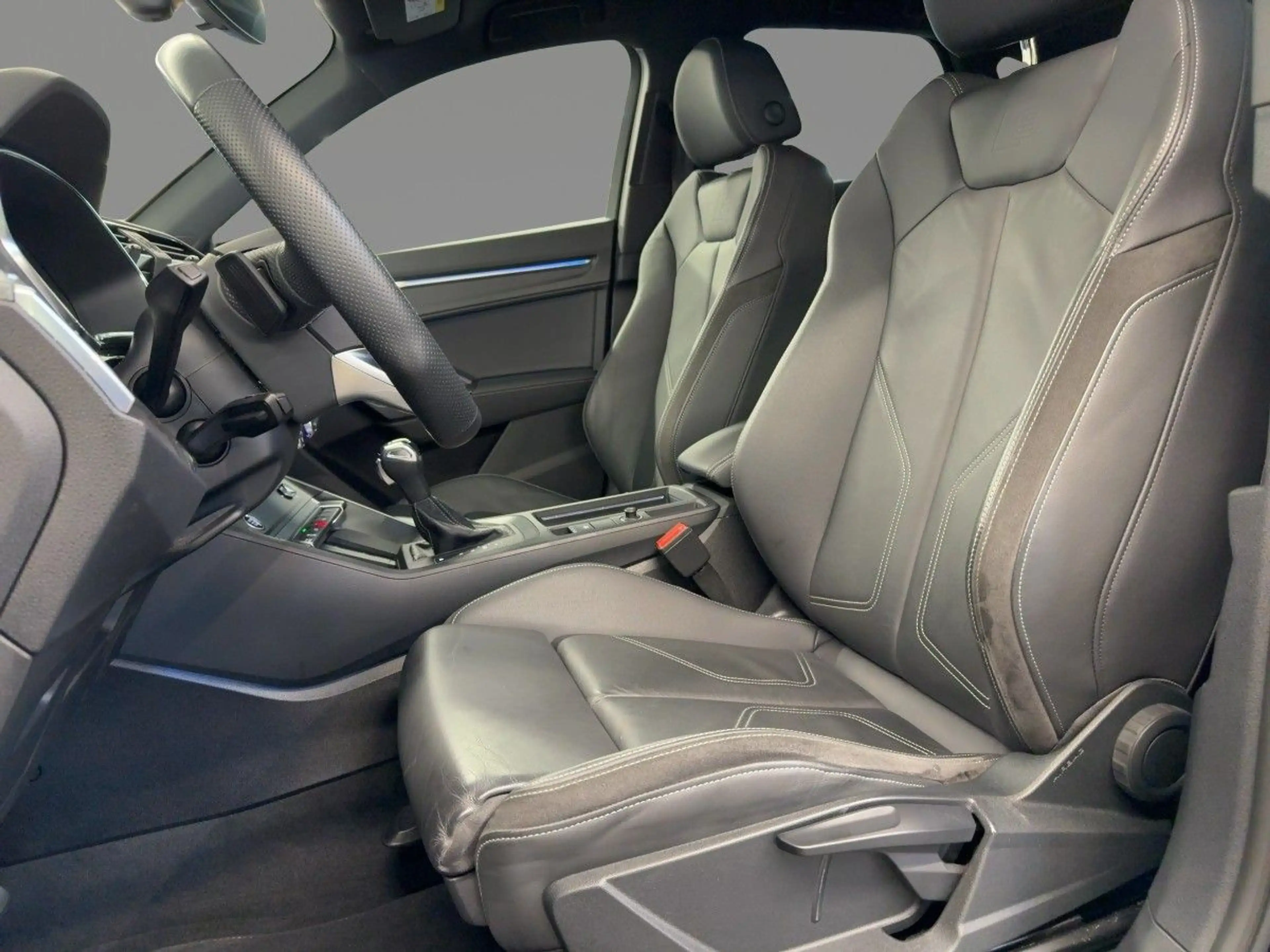 Audi Q3 45 TFSI e S Line S tronic — photo 8