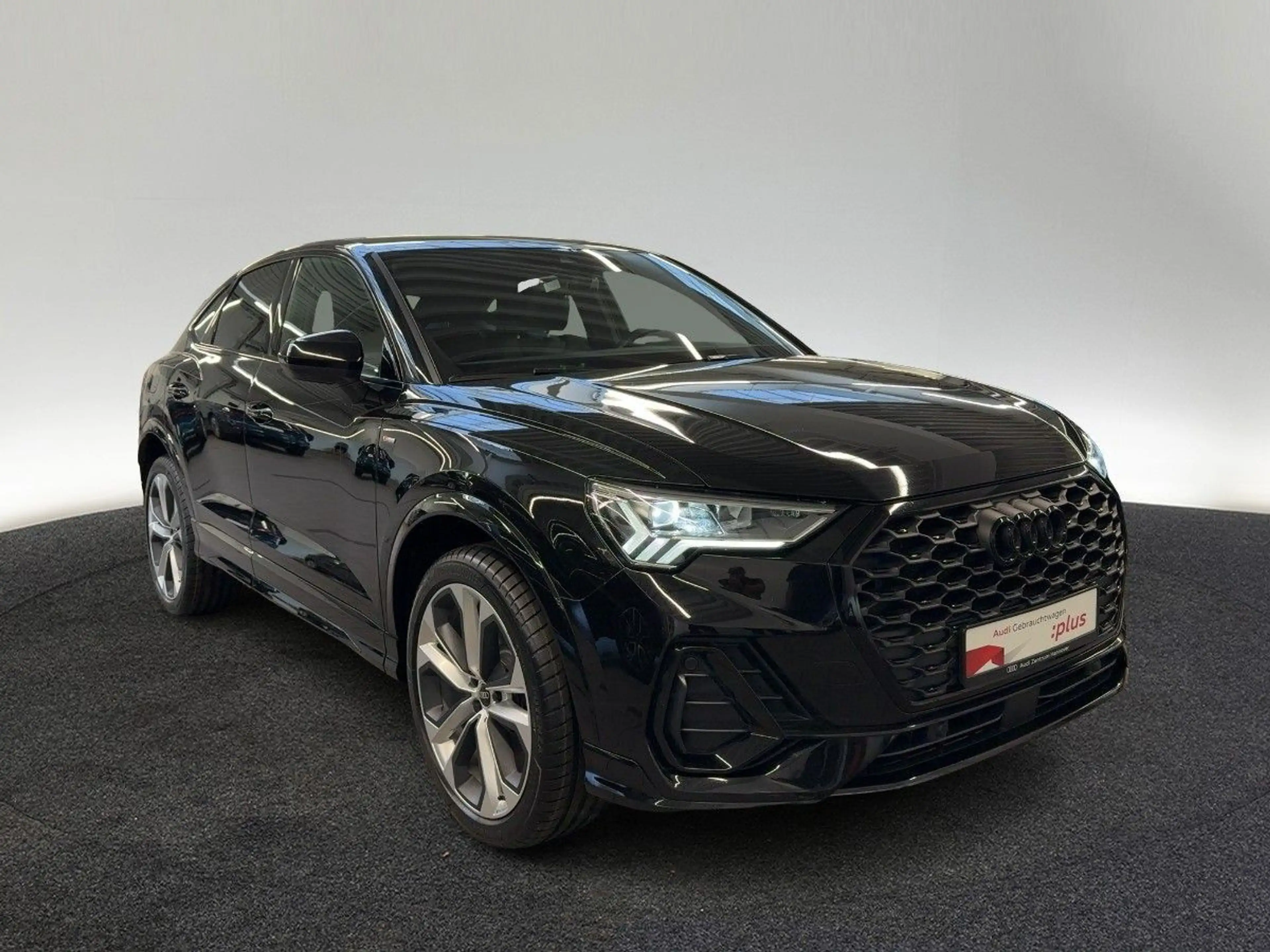 Audi Q3 45 TFSI e S Line S tronic — photo 6