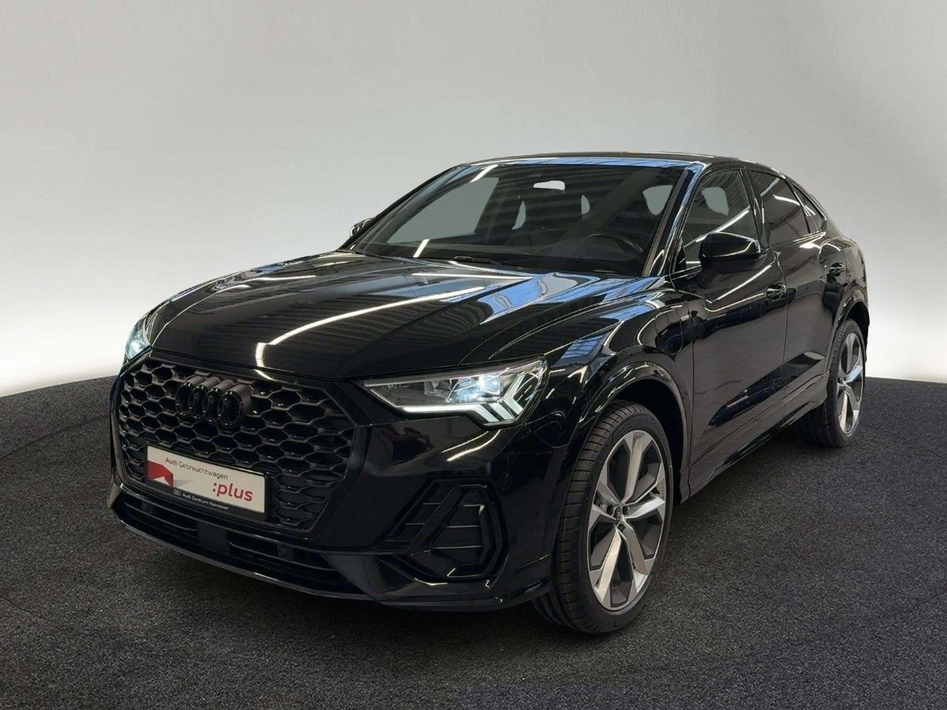 Audi Q3 45 TFSI e S Line S tronic — photo 3