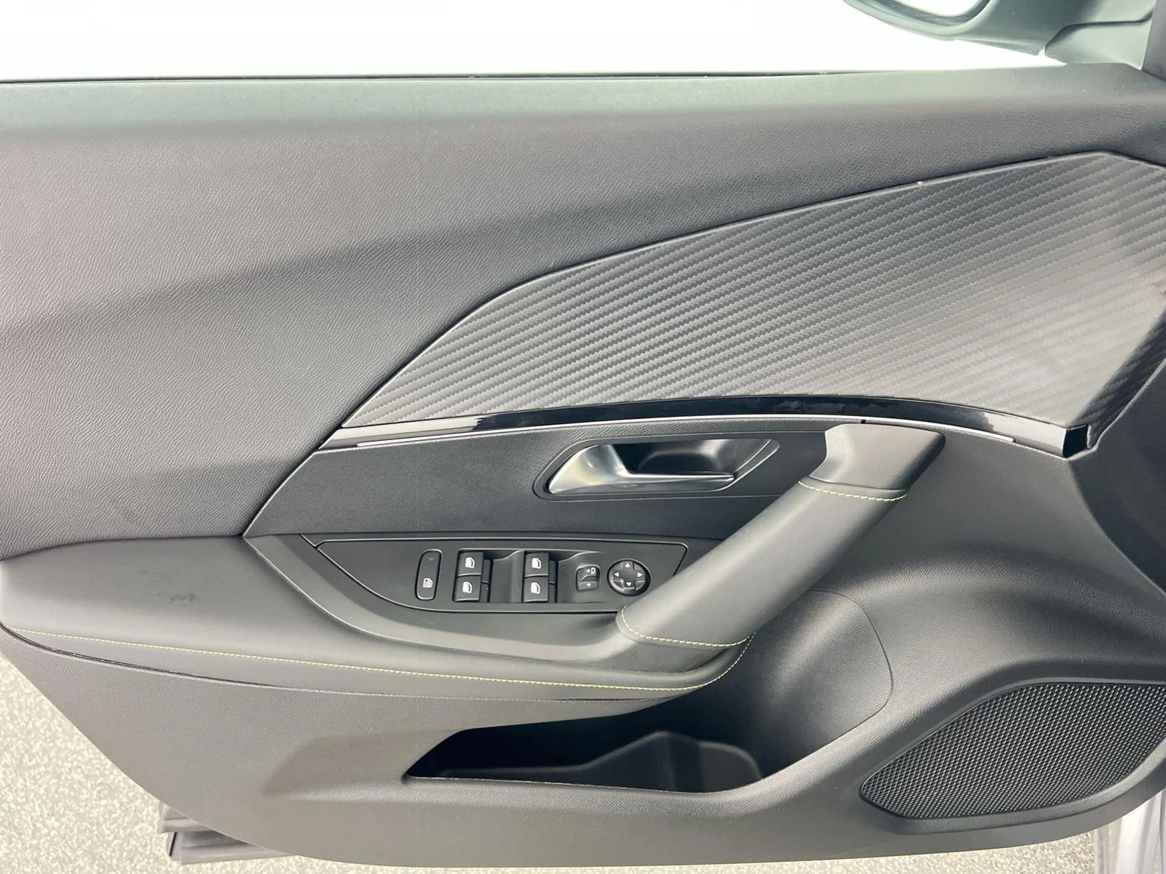 Peugeot e-2008 GT*NAVI*RFK*SHZ*uvm — photo 10