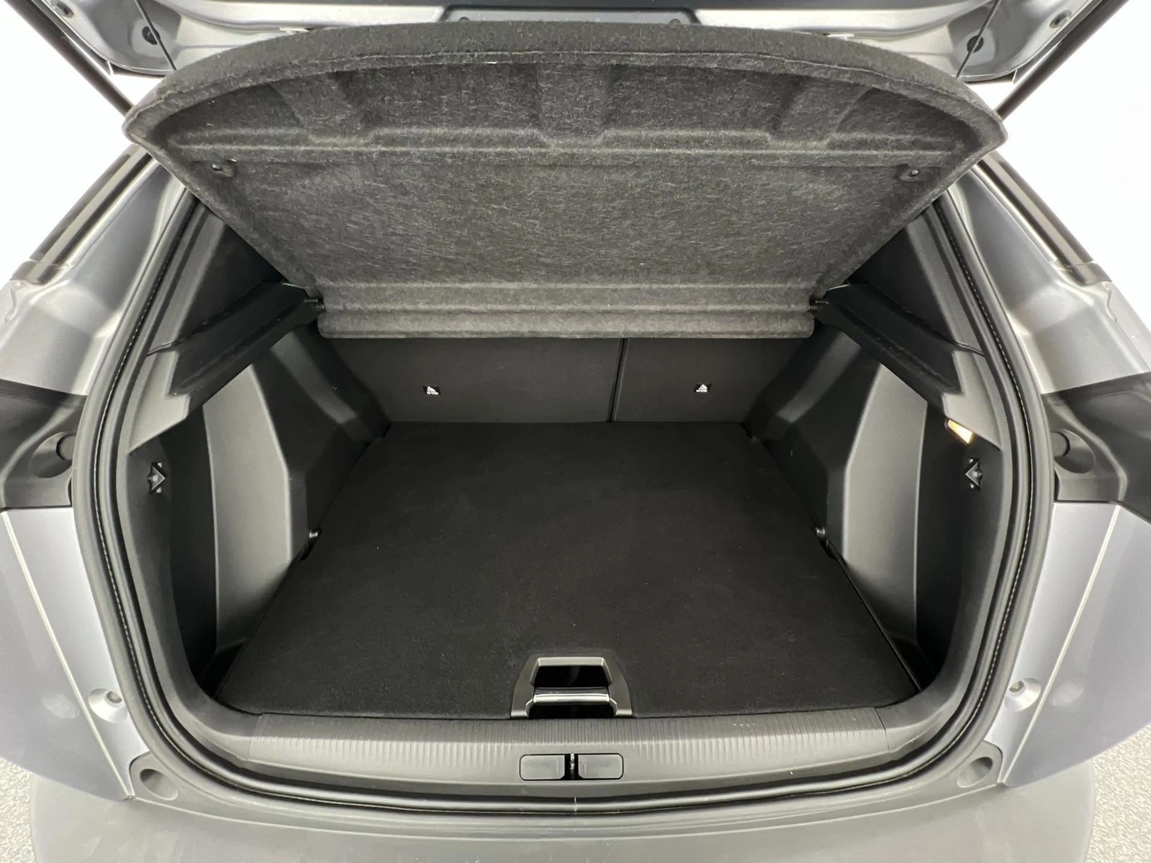 Peugeot e-2008 GT*NAVI*RFK*SHZ*uvm — photo 19
