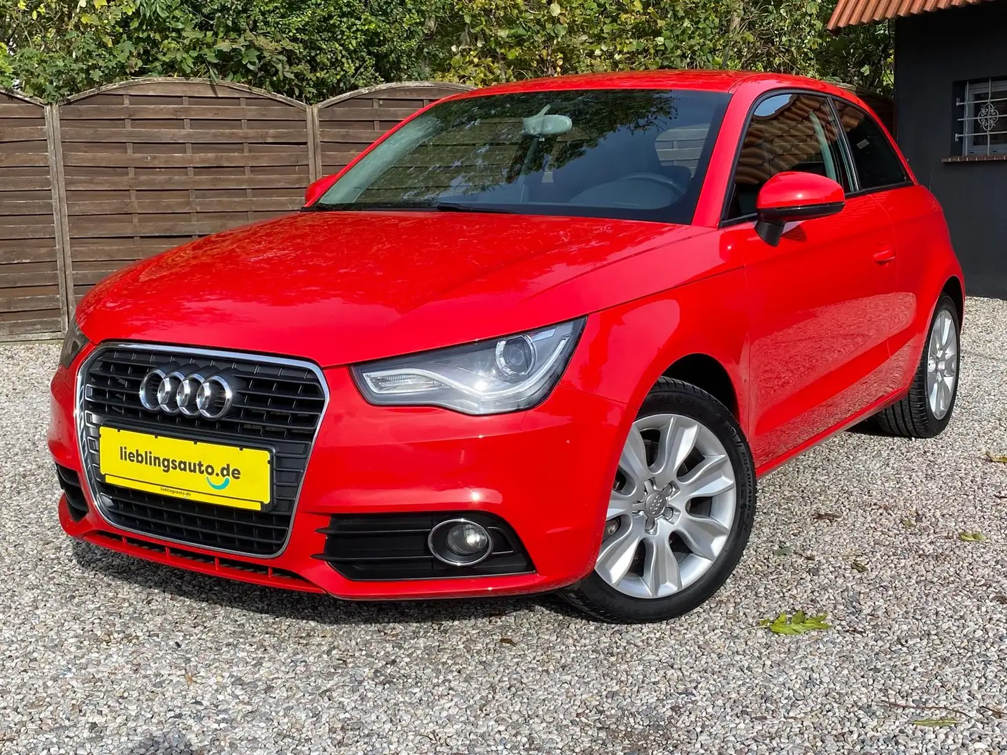 Audi A1 1.4 TFSI S-Tronic ambition Navi Leder Sitzhzg Rot - 1