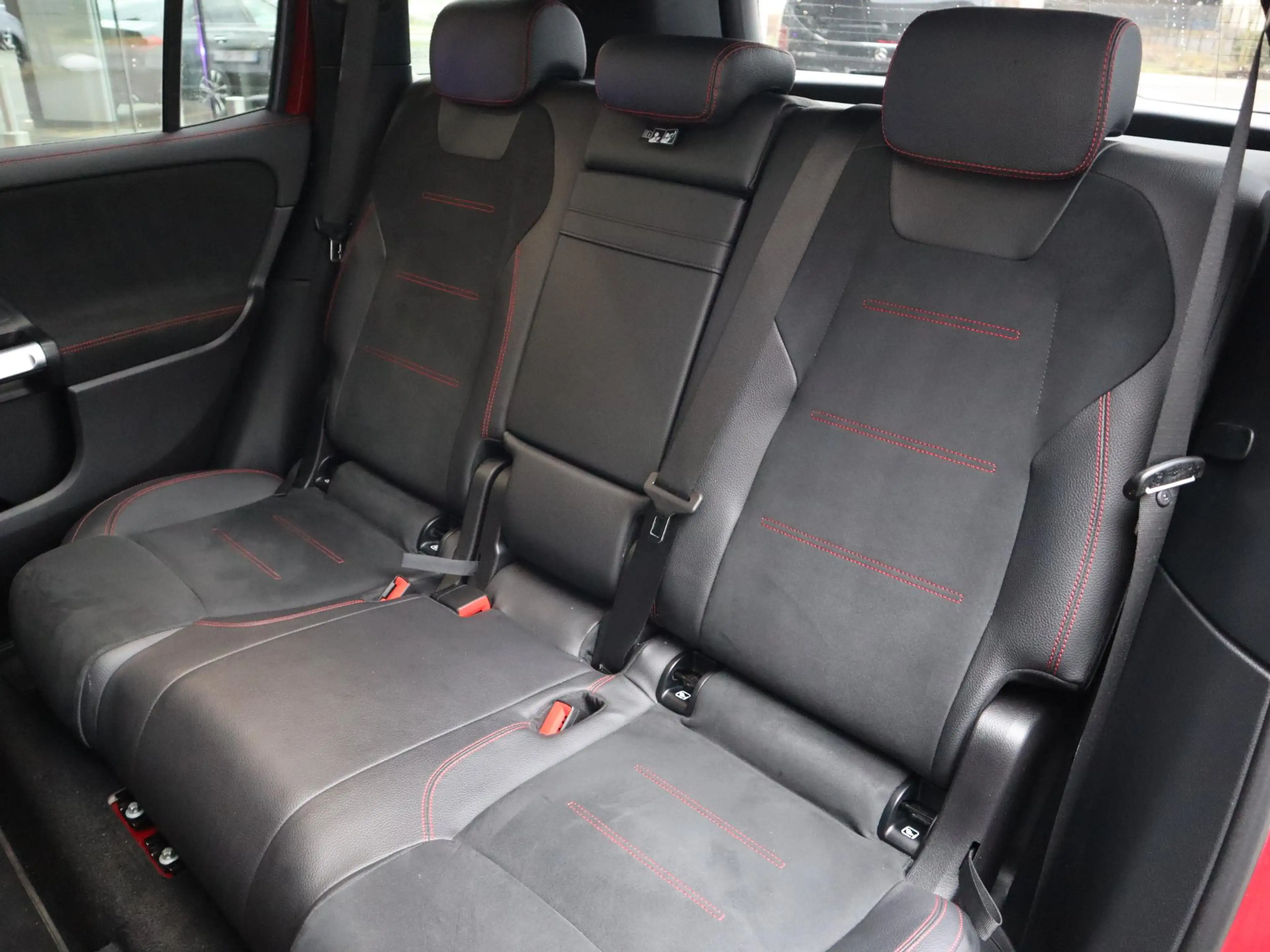 Mercedes-Benz GLB 200 GLB AMG line l Panoramadak l Stoelverwarming l Ach — photo 11