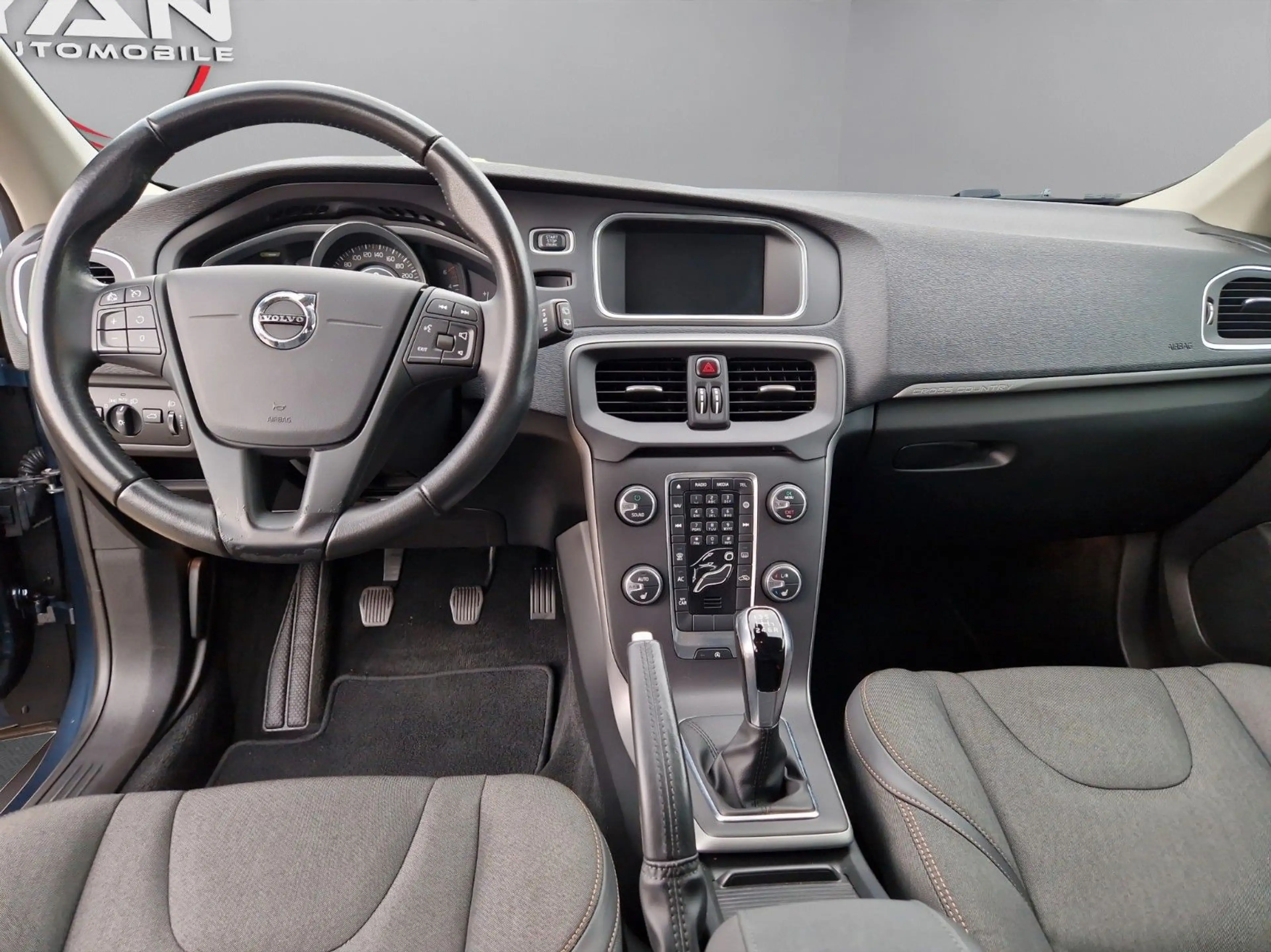 Volvo V40 Cross Country 2.0d Navi AHK — photo 10