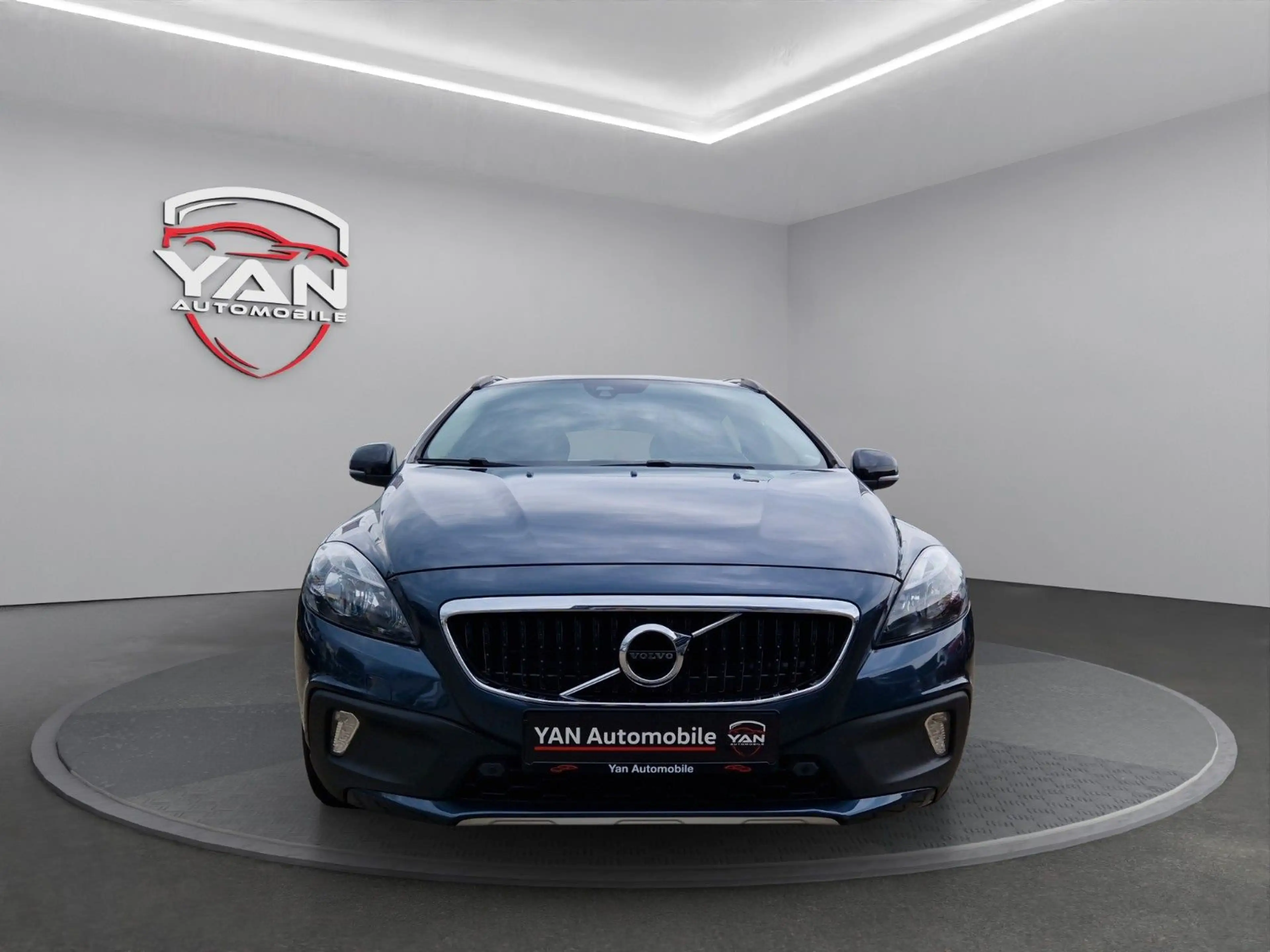 Volvo V40 Cross Country 2.0d Navi AHK — photo 2