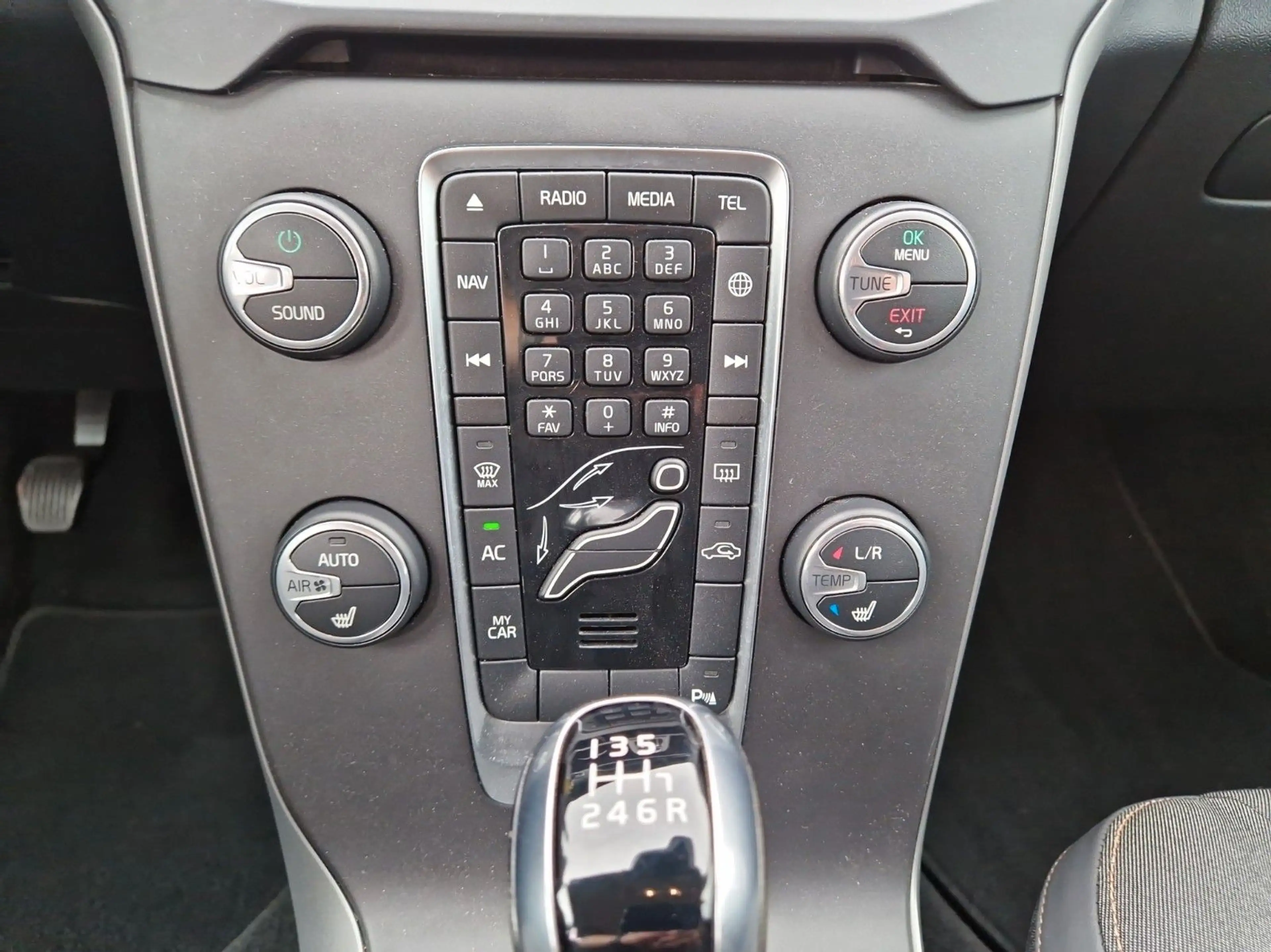 Volvo V40 Cross Country 2.0d Navi AHK — photo 11