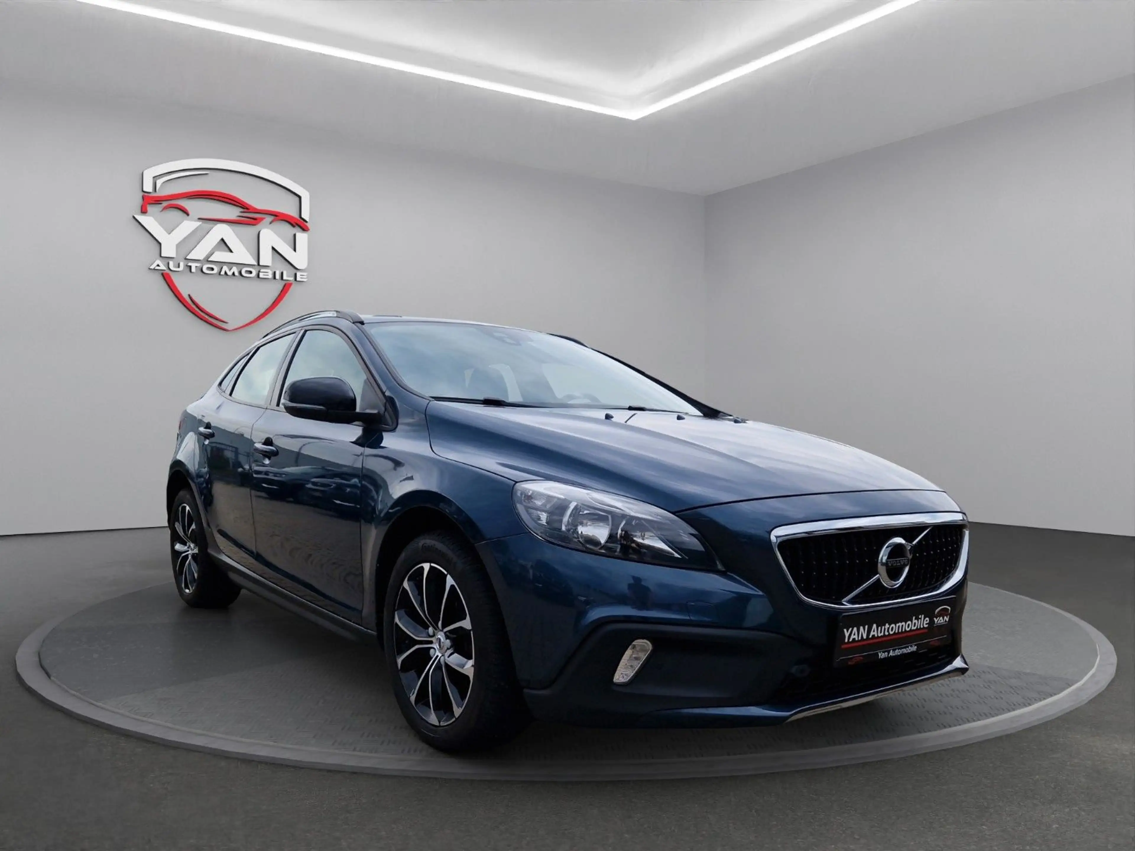 Volvo V40 Cross Country 2.0d Navi AHK — photo 3