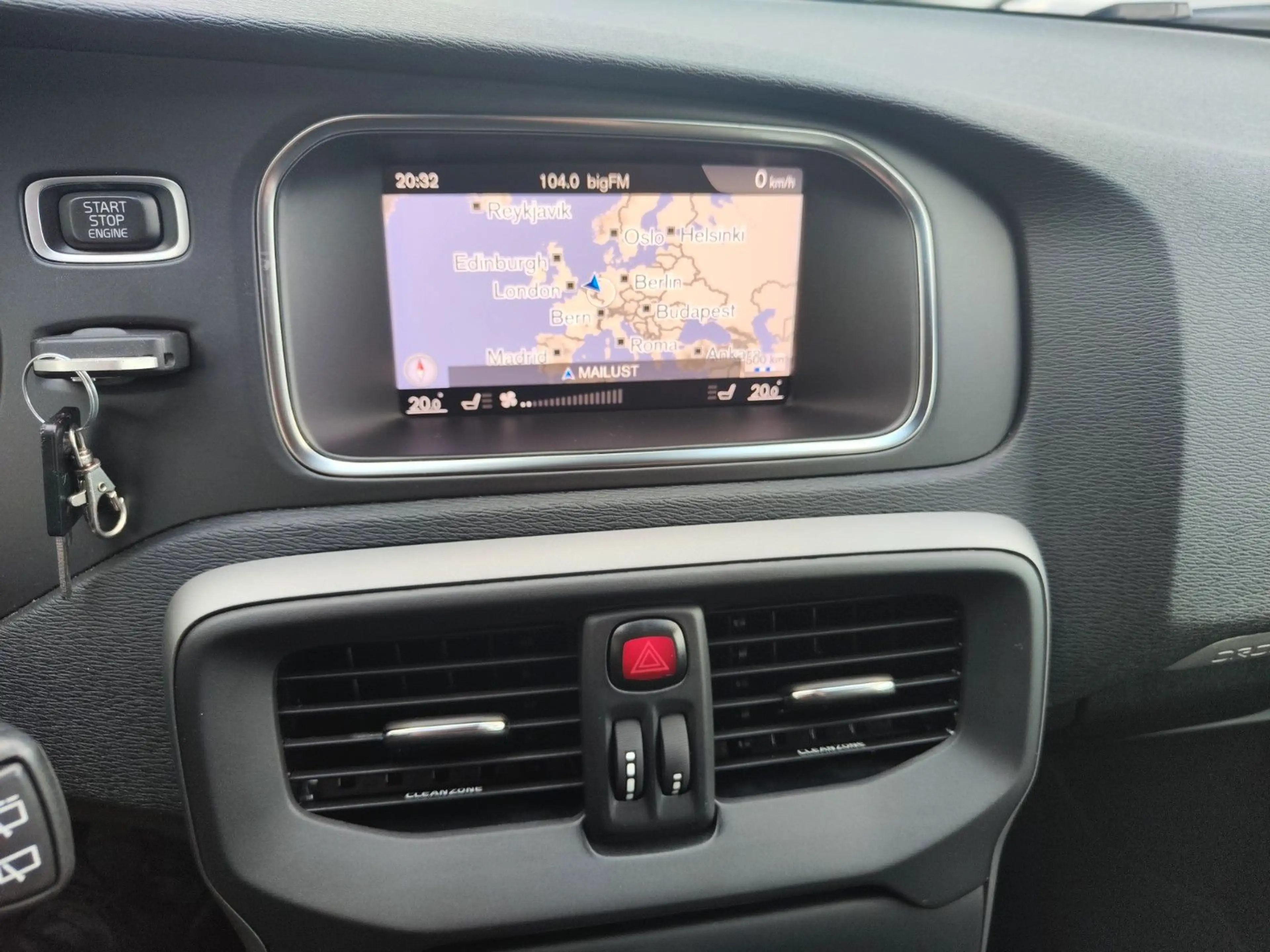 Volvo V40 Cross Country 2.0d Navi AHK — photo 12