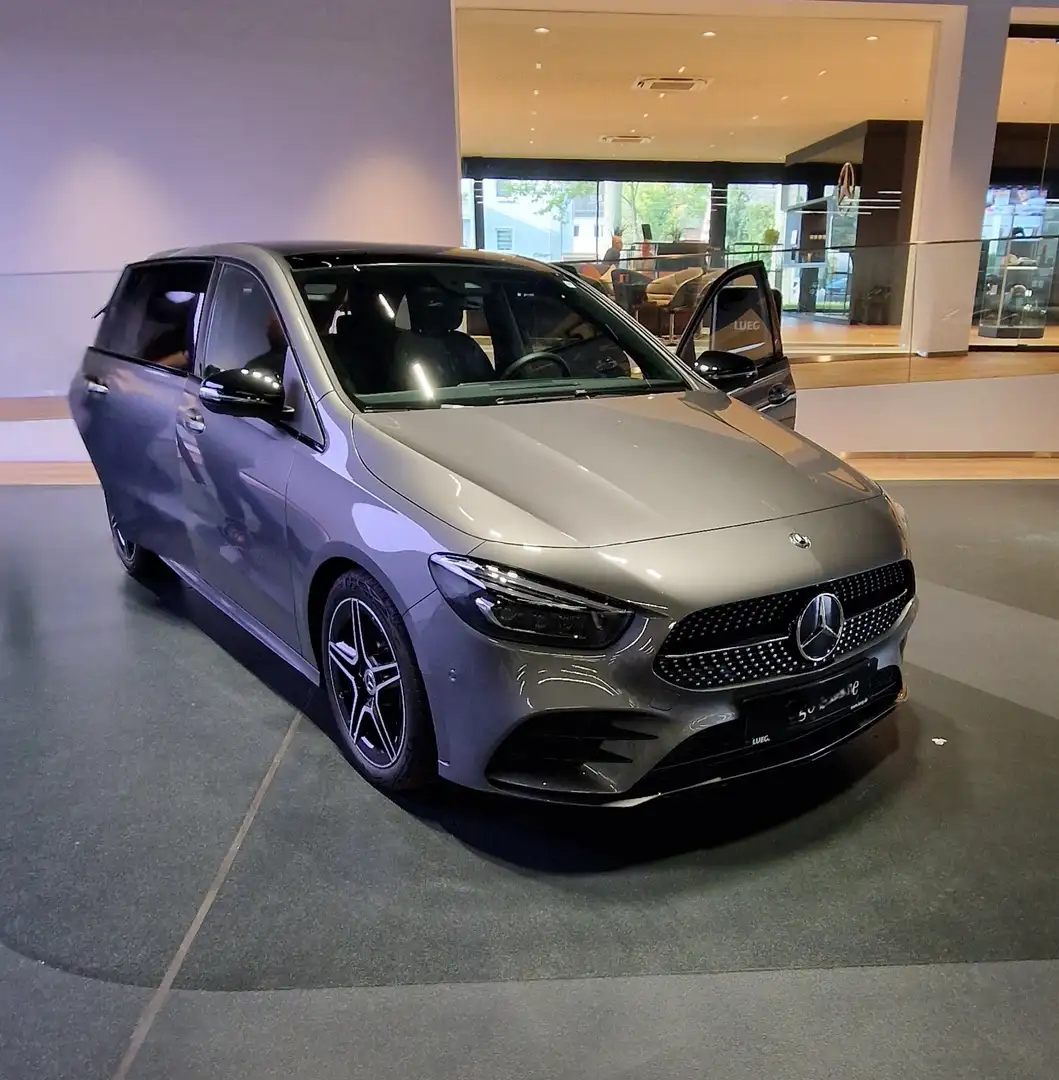 Mercedes-Benz B 220 B-Klasse 4Matic 7G-DCT AMG Line Šedá - 1