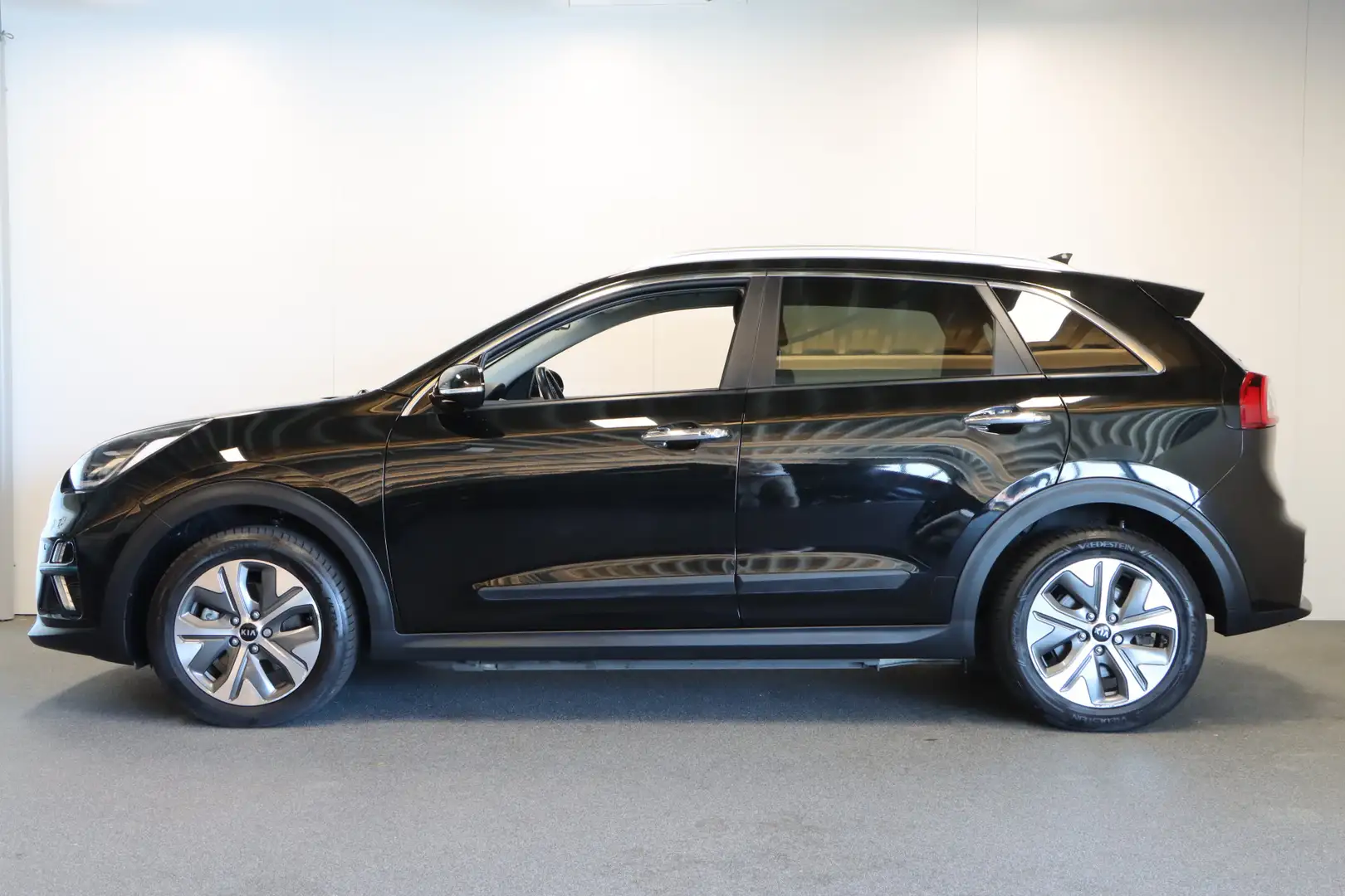 Kia e-Niro ExecutiveLine 64 kWh Warmtepomp Zwart - 2