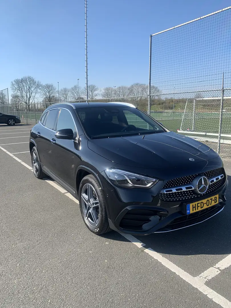 Mercedes-Benz GLA 250 e AMG Line Negru - 1