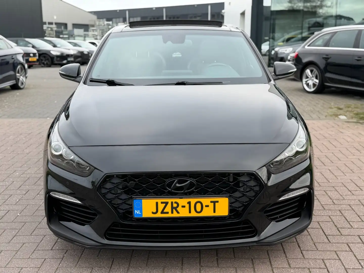 Hyundai i30 2.0 T-GDI N2 Performance Limousine Pano Dealer ond Schwarz - 2