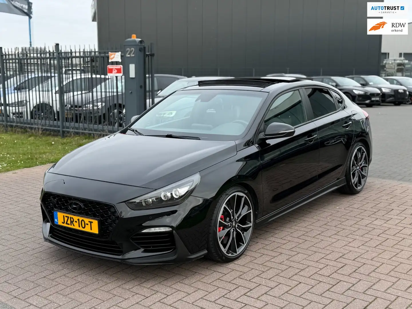 Hyundai i30 2.0 T-GDI N2 Performance Limousine Pano Dealer ond Schwarz - 1