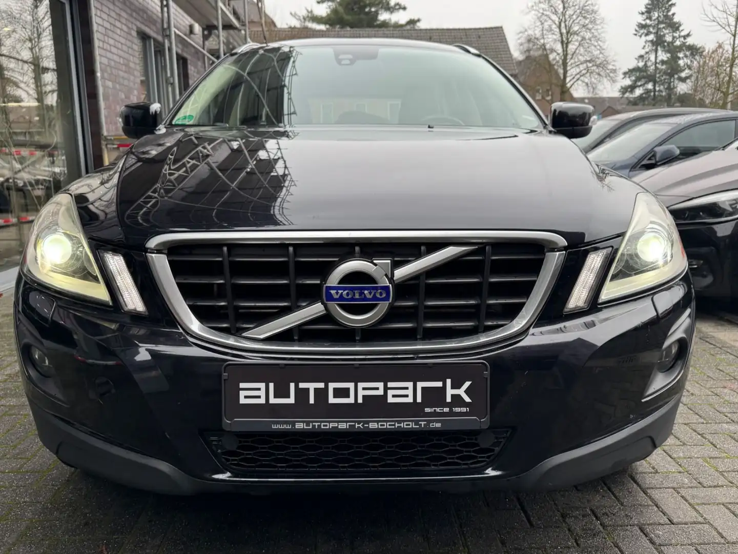 Volvo XC60 2.4 D5 Summum Drive 1.Hand 5Zylind AHK 8xLM Noir - 2