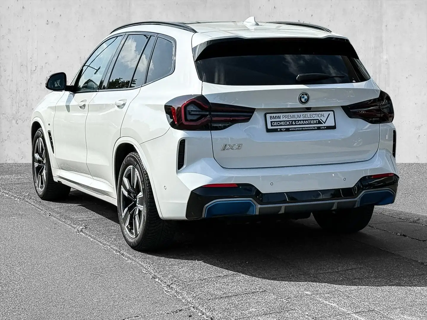 BMW iX3 M SPORT Aut. PANO ACC RFK NAVI Standh. LED DAB Bílá - 2