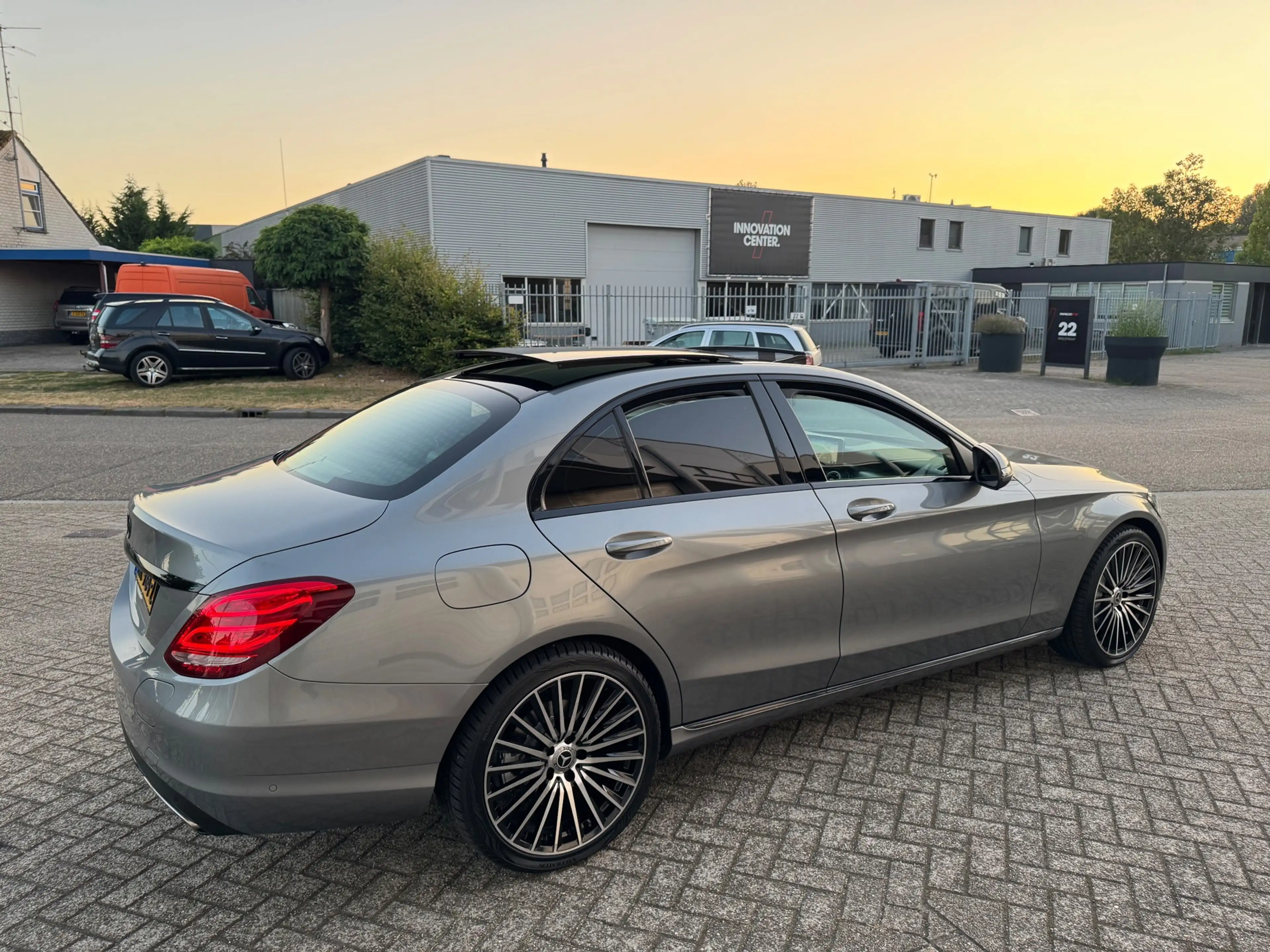 Mercedes-Benz C 350 e Lease Panodak, Camera — photo 12