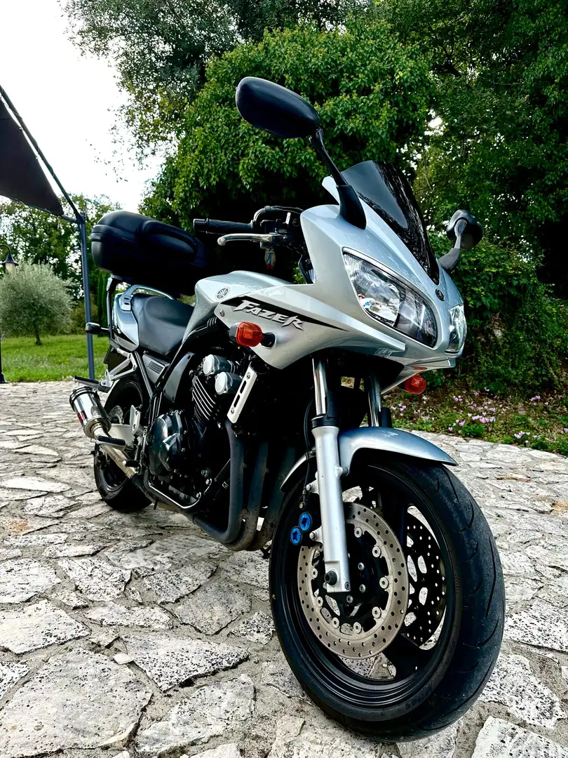 Yamaha FZS 600 FAZER - 2