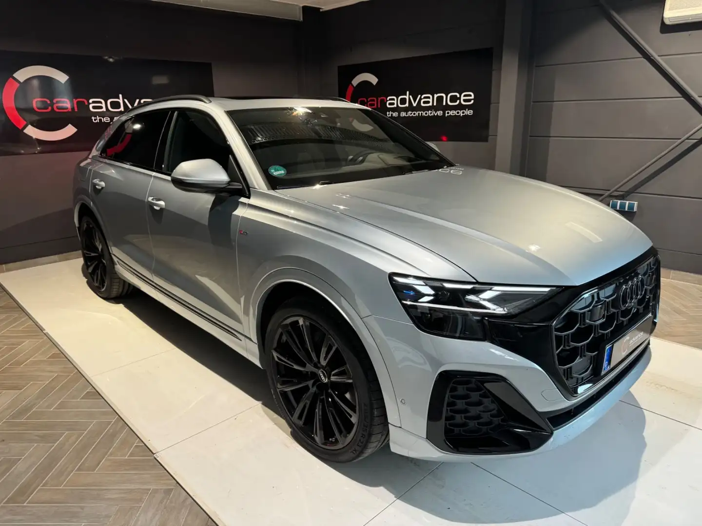 Audi Q8 50 TDI quattro 22 Zoll*Leder*Massage* Silber - 2