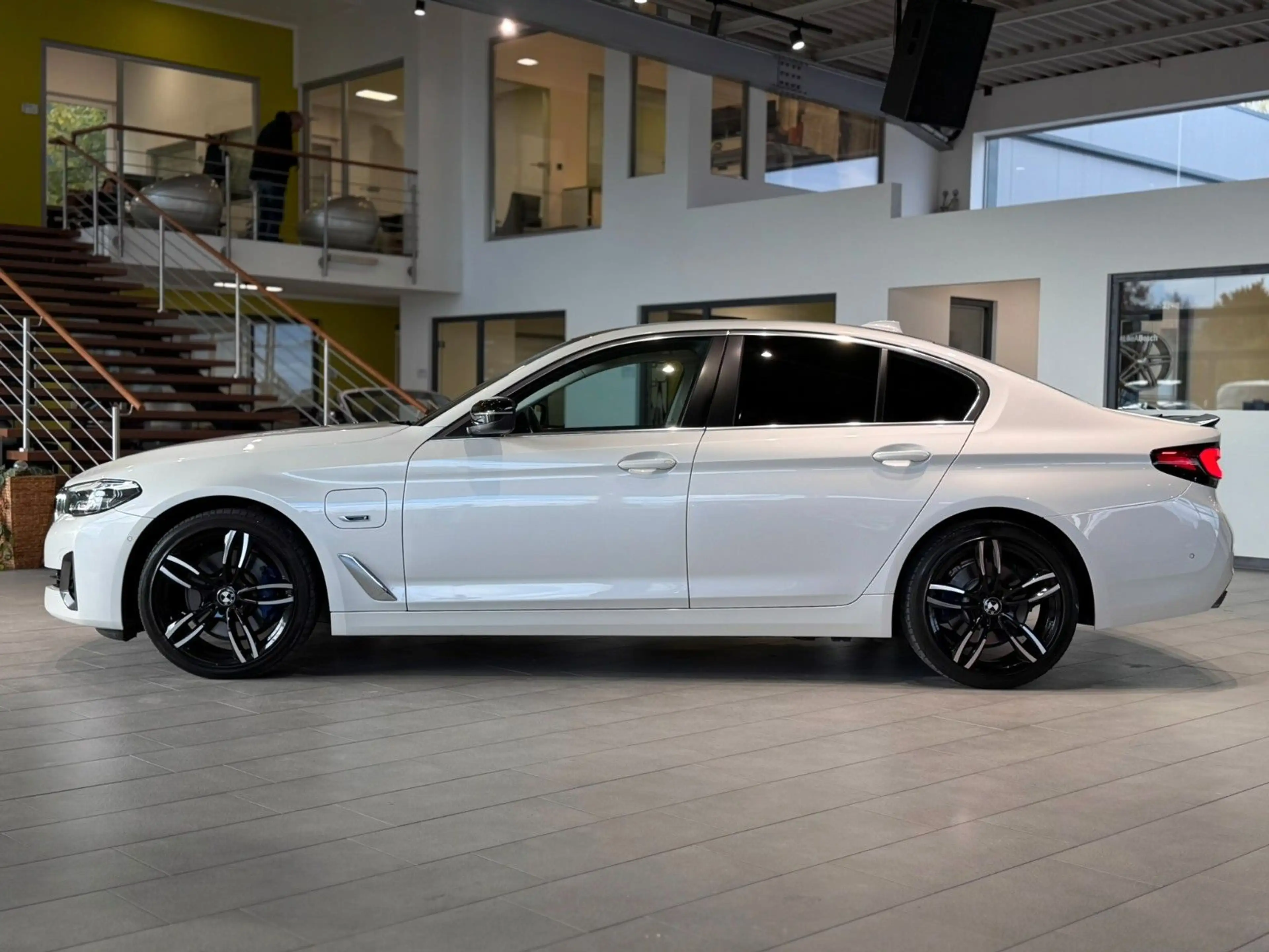 BMW 530 e *BUSINESS*LED*RFK*SHZ*DIGITAL*LEDER* — photo 2