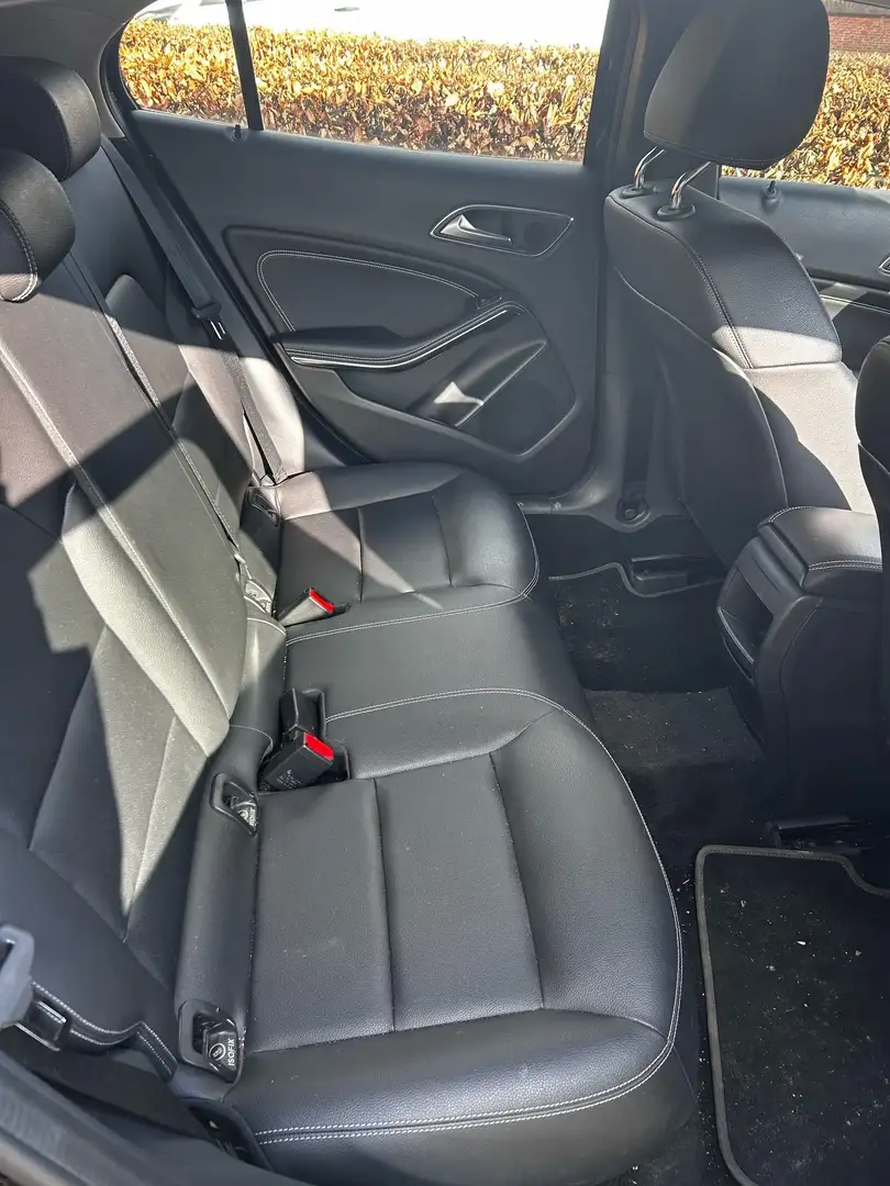 Mercedes-Benz GLA 180 GLA 180 7G-DCT Style Zwart - 2