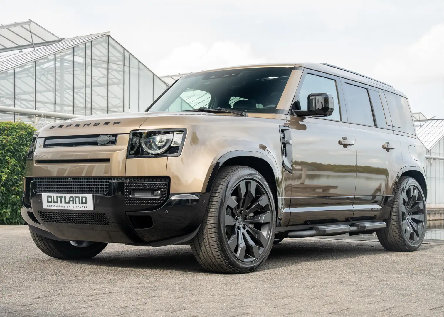Land Rover Defender 110 P300e X-Dynamic HSE | URBAN | Gondwana Stone | Bruin - 2