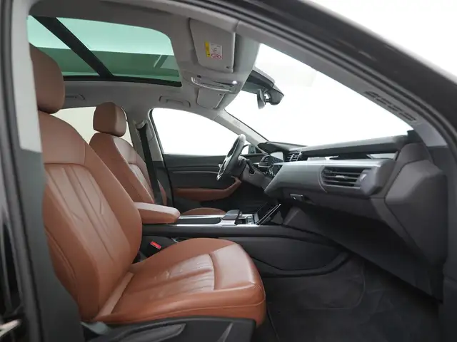 Audi E-Tron view 3