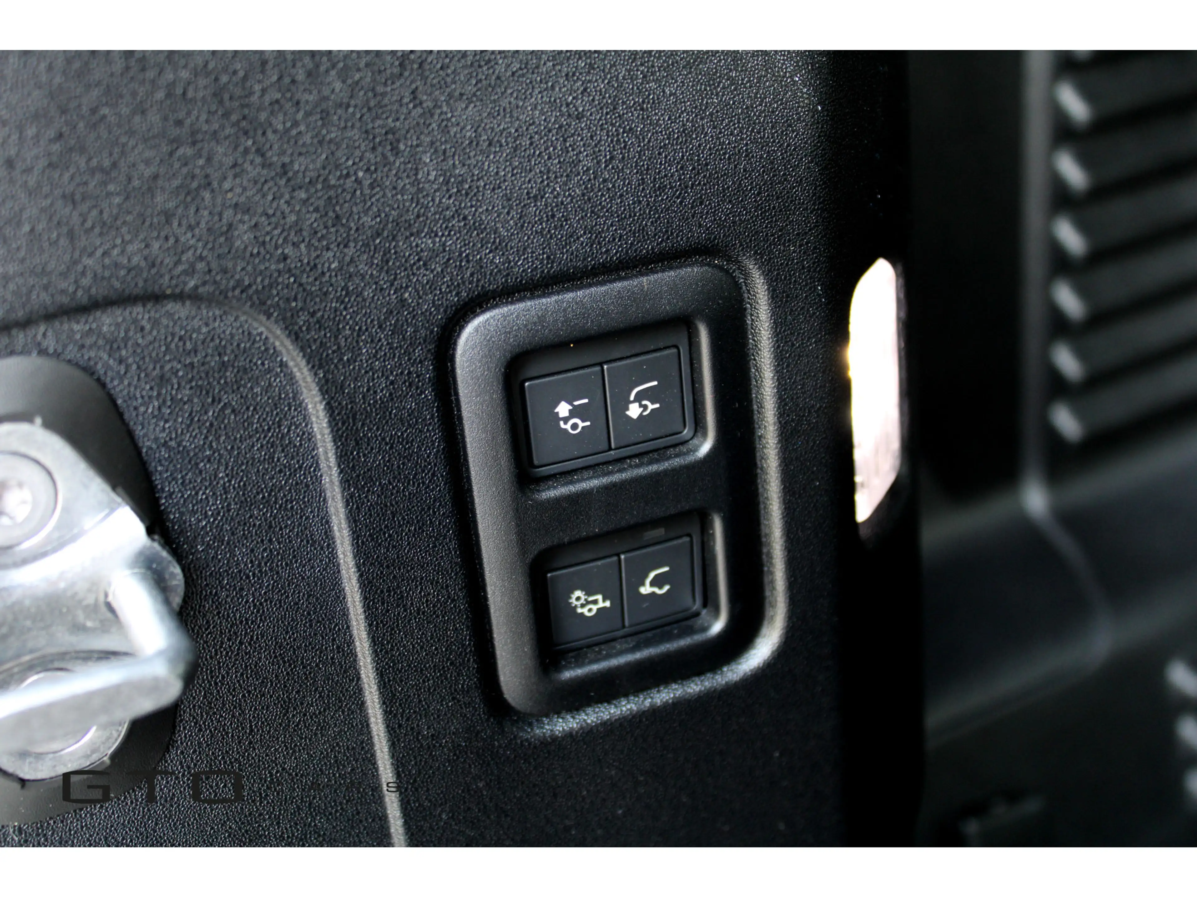 Land Rover Defender 5.0 P525 90 V8 Carpathian Edition QuickSilver / Ur — photo 25