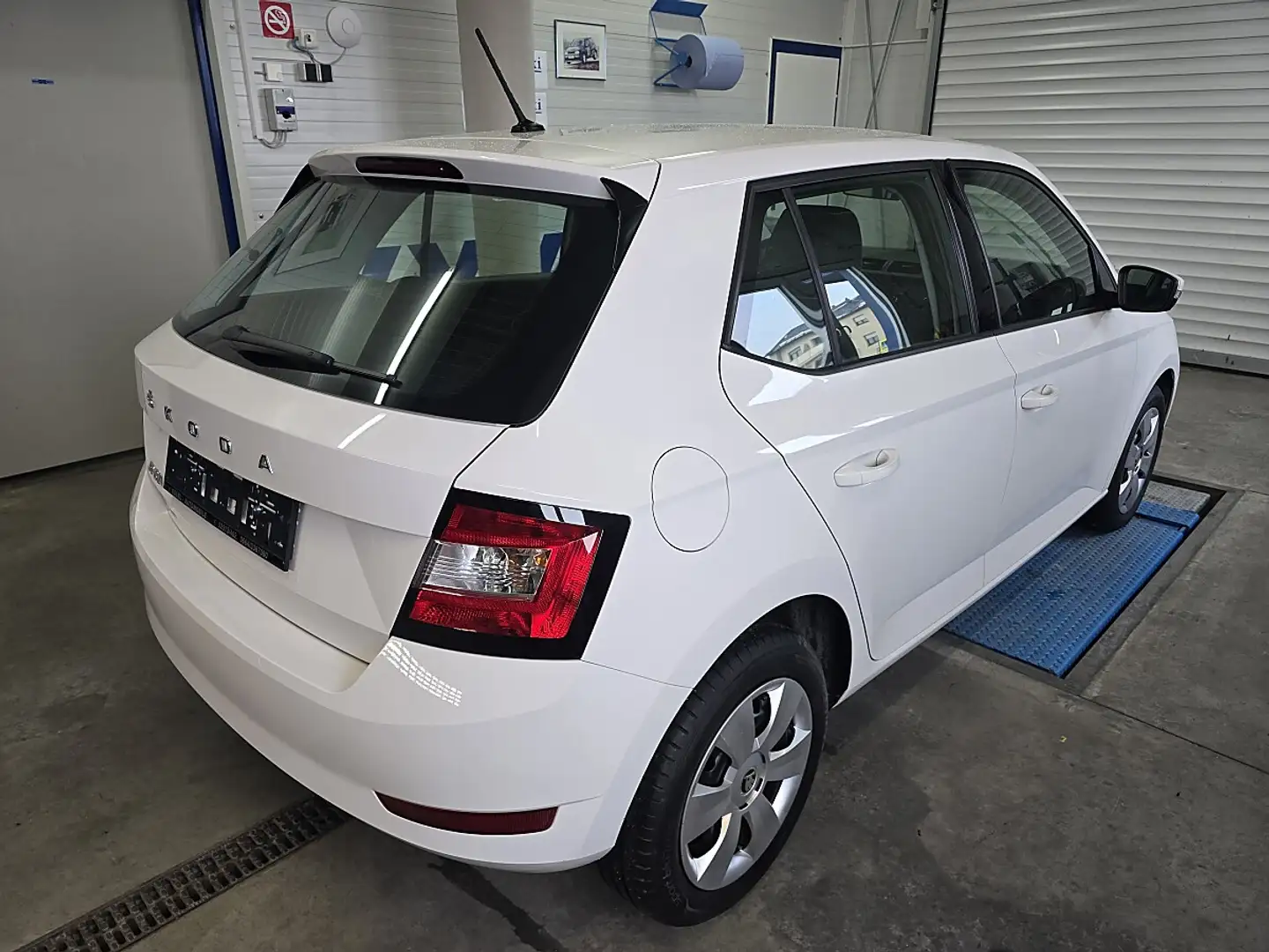 Skoda Fabia Ambition 1,0 Weiß - 2