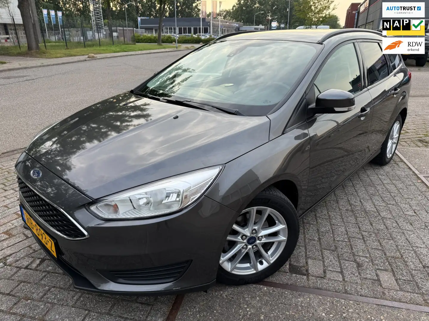 Ford Focus Wagon 1.0 TREND EDITION NAVI CLIMA NAP ZEER NETJES Сірий - 1