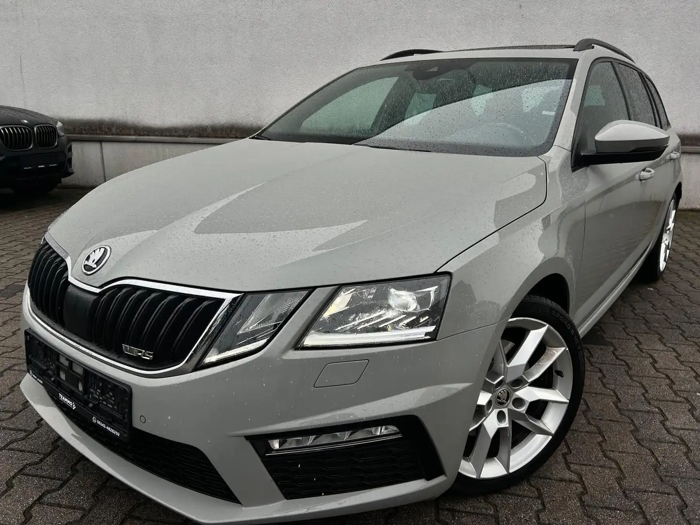 Skoda Octavia Combi VRS|1.HD|LED|ACC|SPUR|PANO|KAMERA| Grau - 1