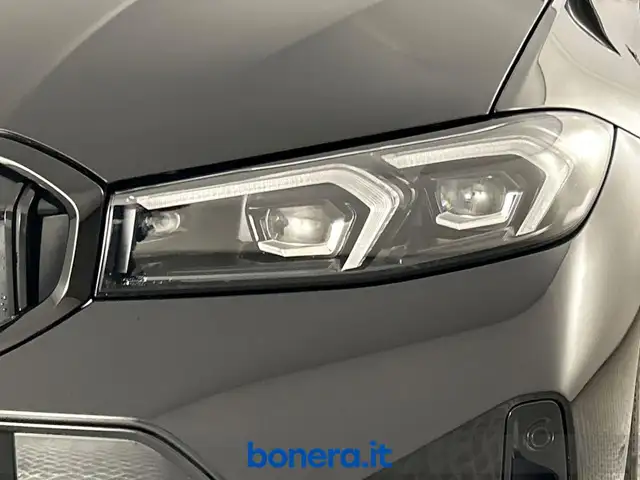 BMW 3 Series view 10