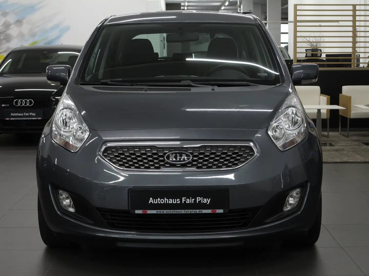 Kia Venga 1.6 Spirit Aut. SHZ/PDC/AHK/1.HAND/U-FREI! Grau - 2