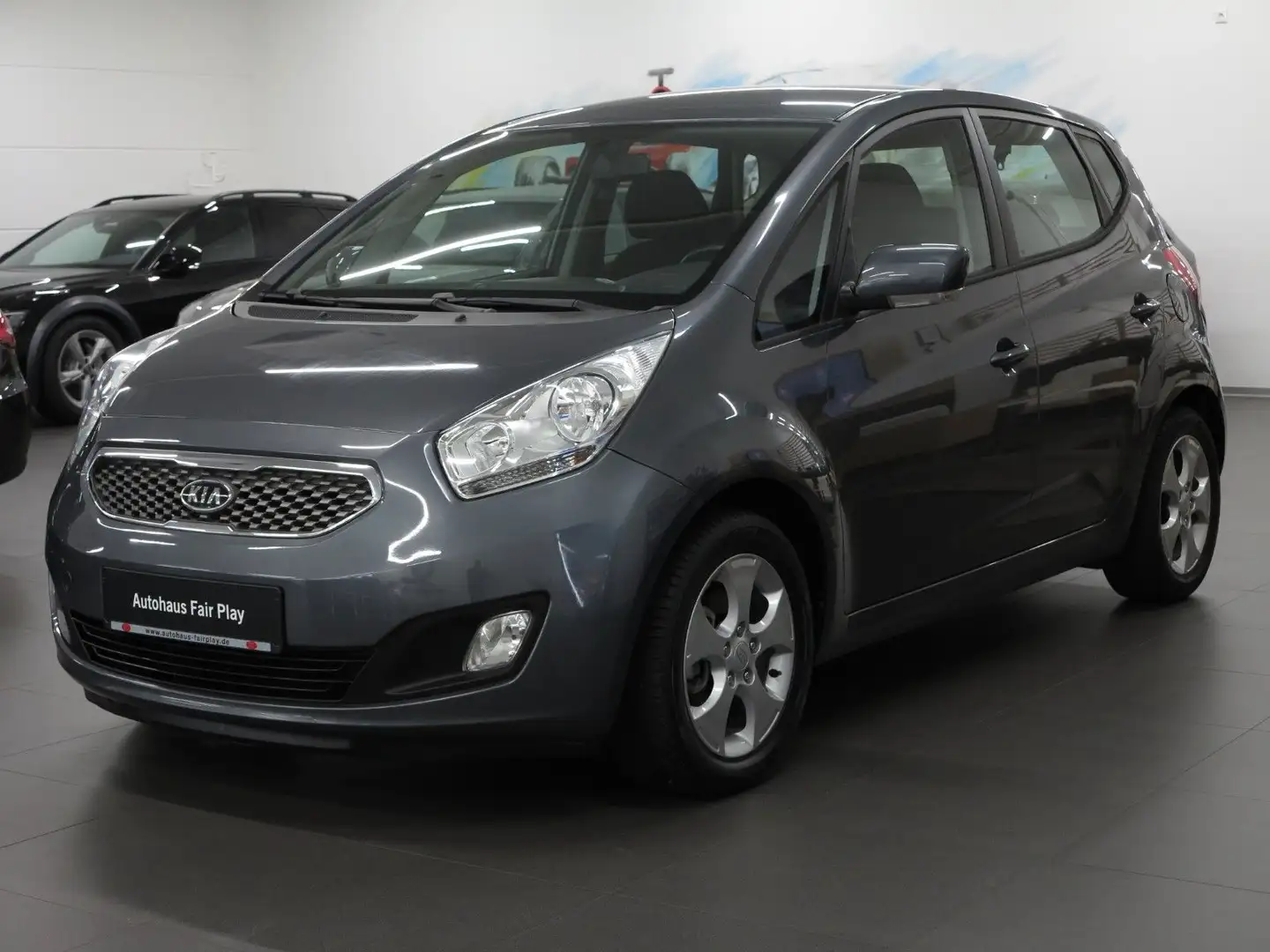 Kia Venga 1.6 Spirit Aut. SHZ/PDC/AHK/1.HAND/U-FREI! Grau - 1