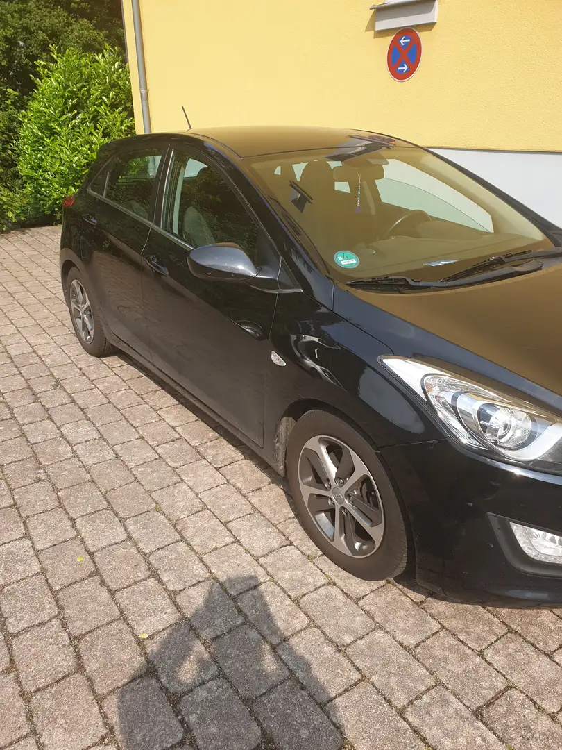 Hyundai i30 i30 Diesel 1.6 CRDi Fifa World Cup Edition Schwarz - 2