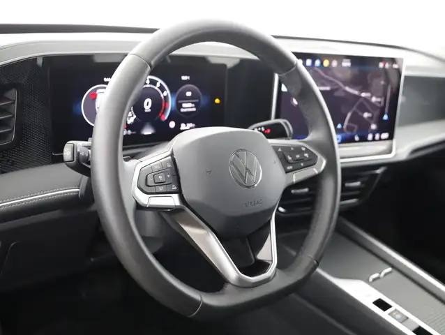 Volkswagen Passat view 11