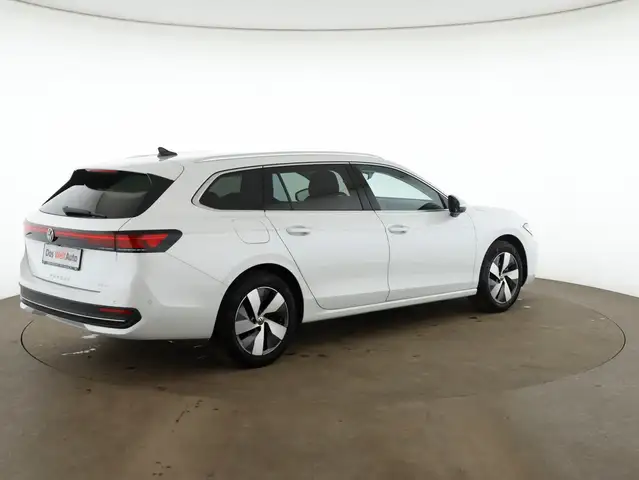 Volkswagen Passat view 4