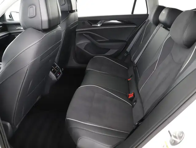 Volkswagen Passat view 9
