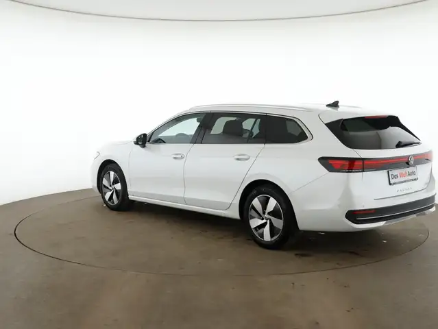 Volkswagen Passat view 5