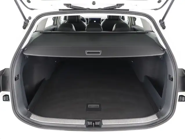 Volkswagen Passat view 7
