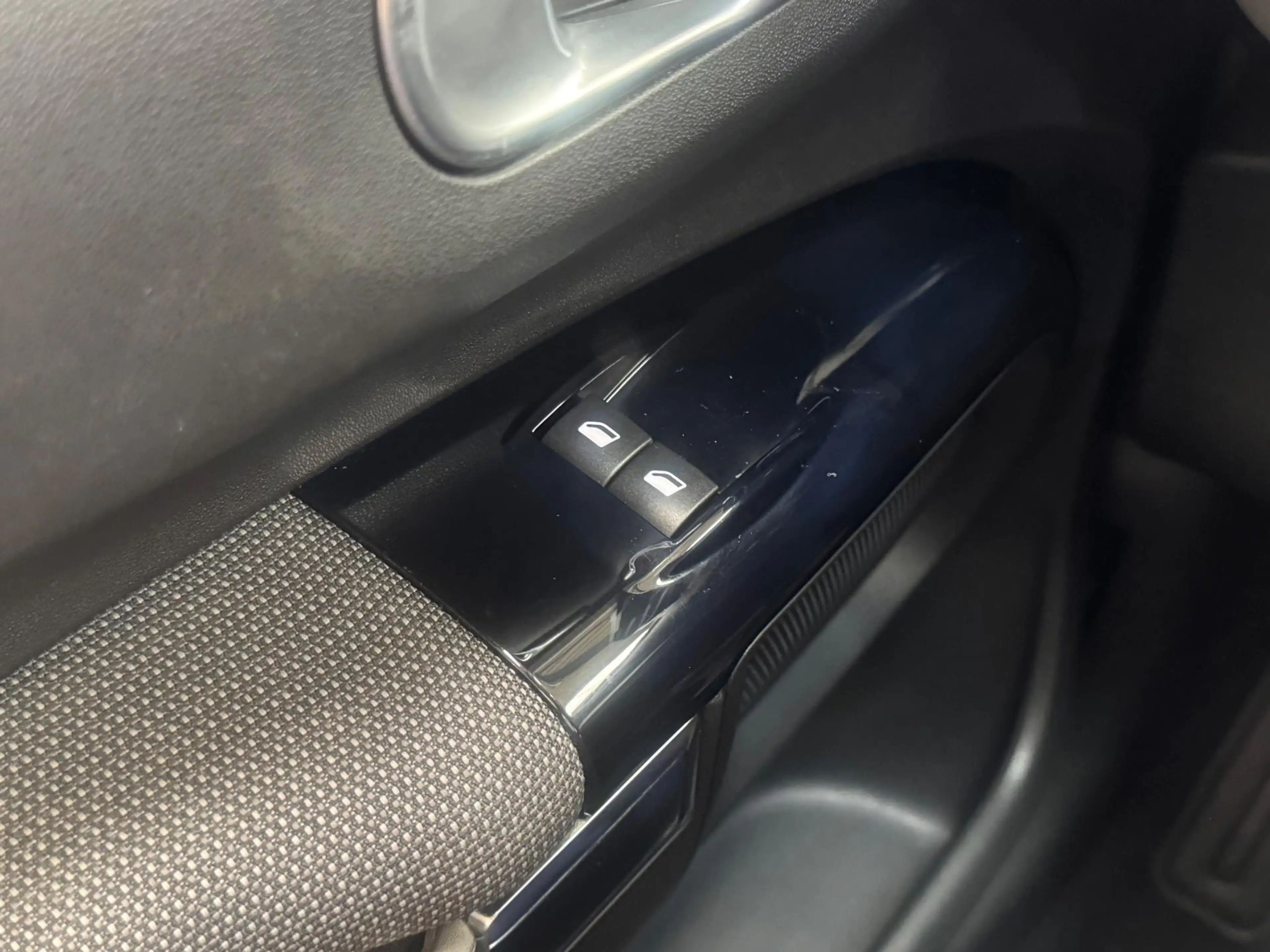 Citroen C4 Cactus 1.2 PT 110 EAT6 Shine | Automaat | Panoramadak | P — photo 19