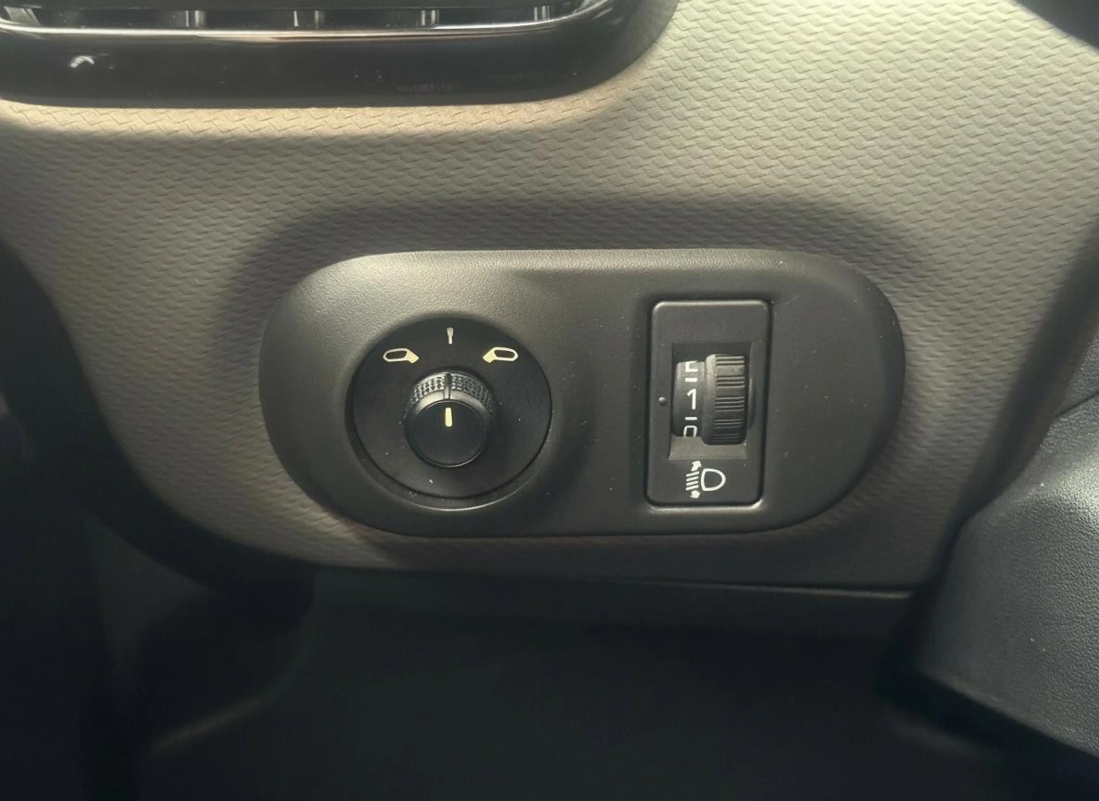 Citroen C4 Cactus 1.2 PT 110 EAT6 Shine | Automaat | Panoramadak | P — photo 22