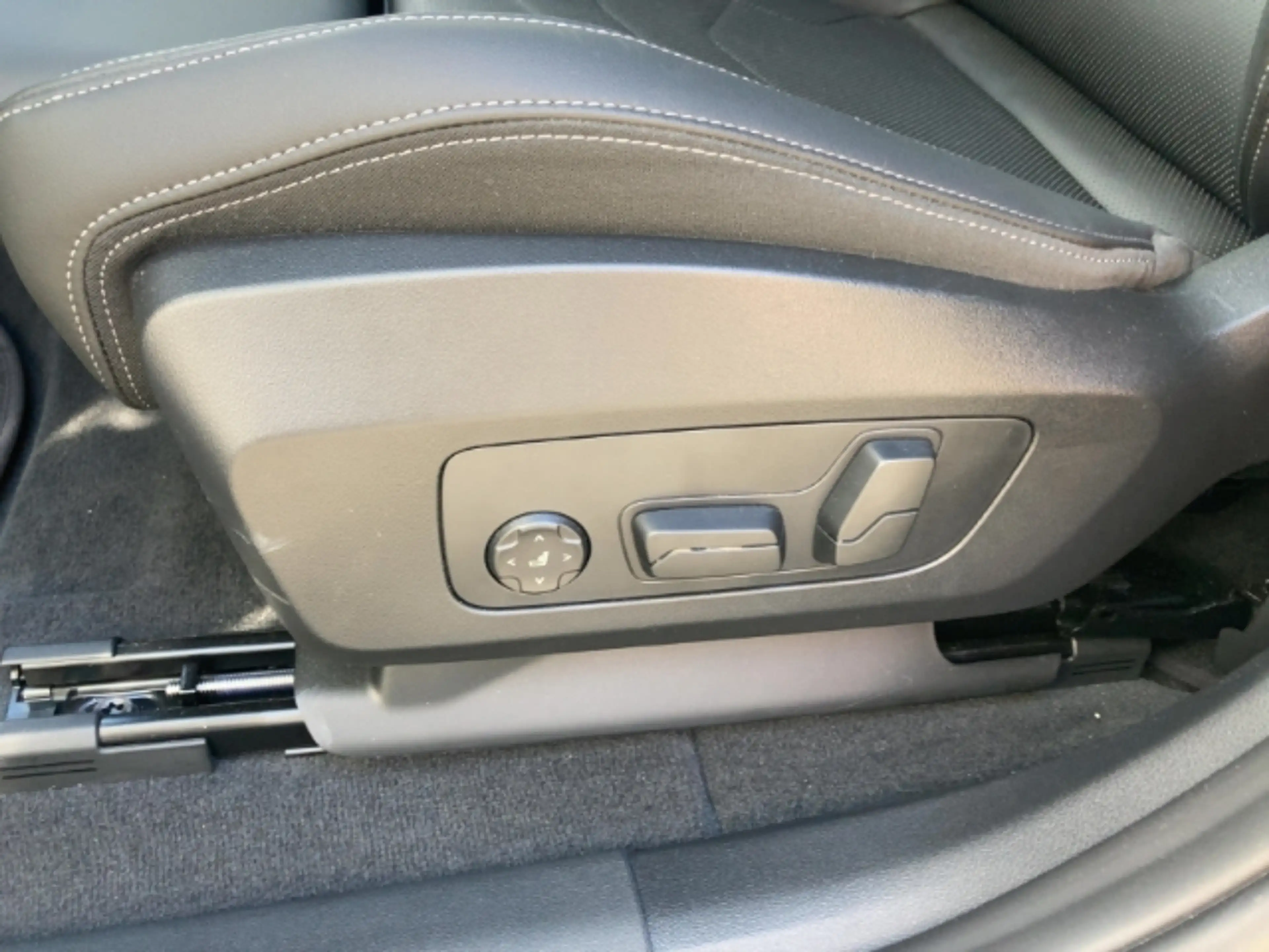 BMW X2 xDrive30 M-Sport-Pro Pano AHK 20'' Iconic adLED DA — photo 14