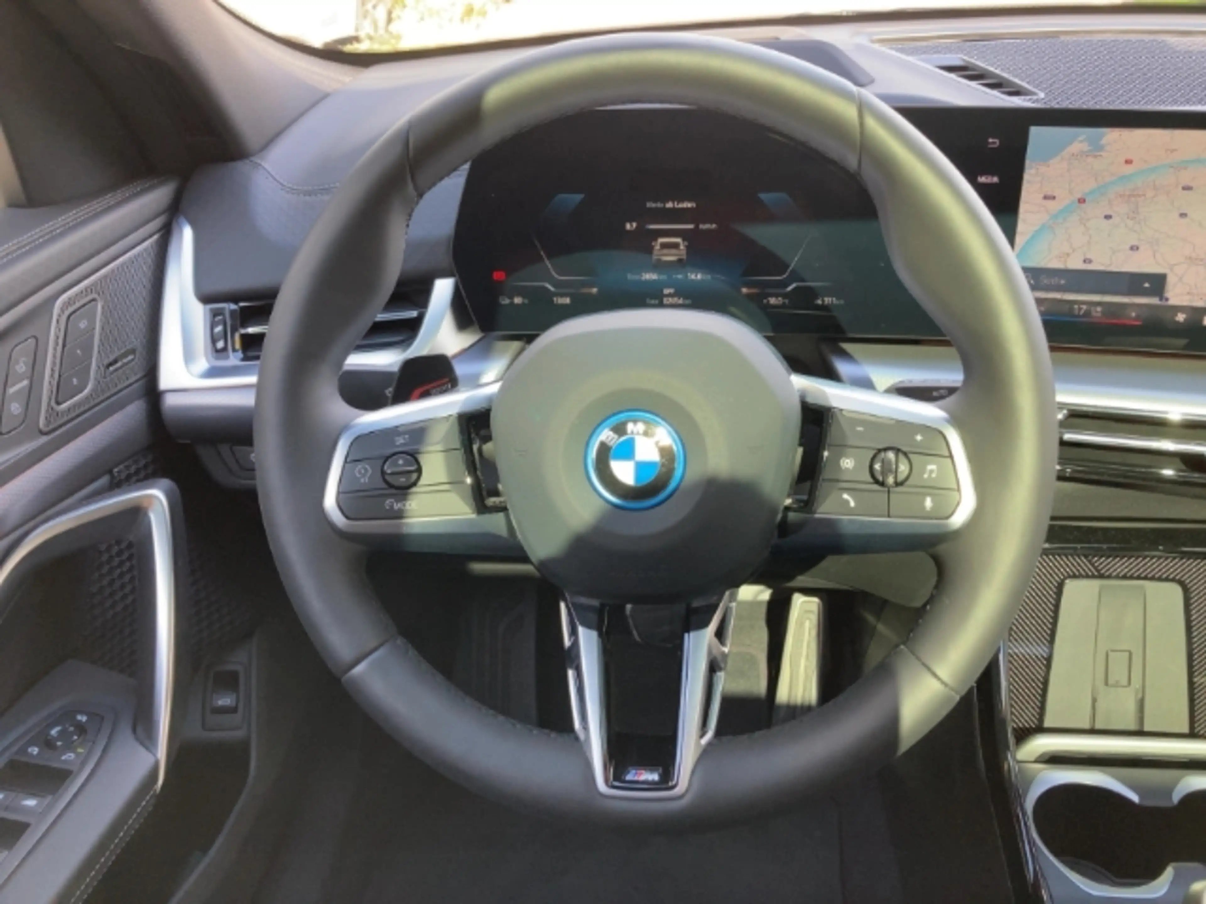 BMW X2 xDrive30 M-Sport-Pro Pano AHK 20'' Iconic adLED DA — photo 9