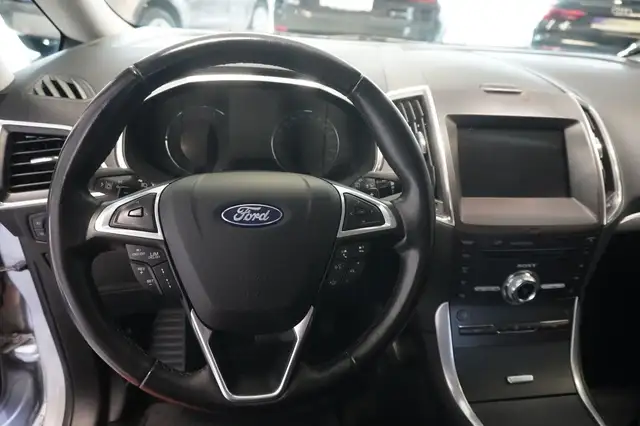 Ford Galaxy view 12