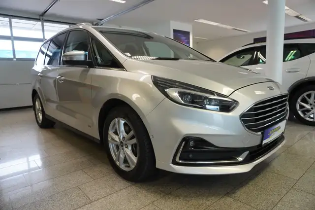 Ford Galaxy view 3